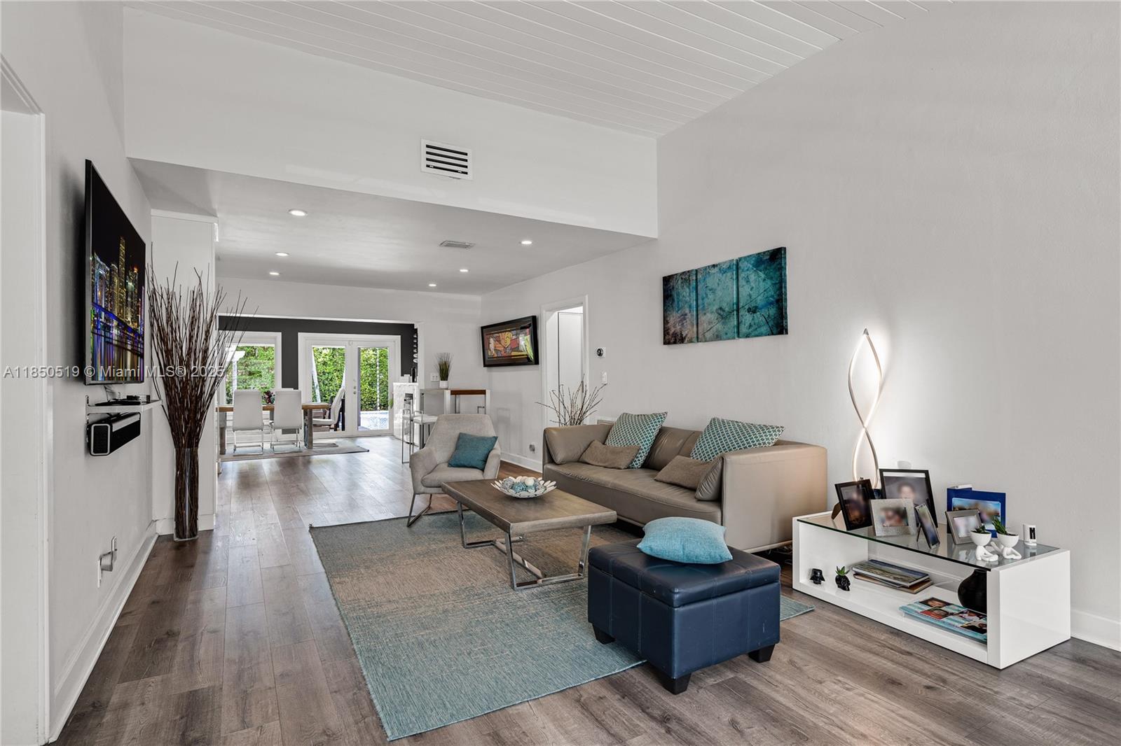525 Lakeview Dr
