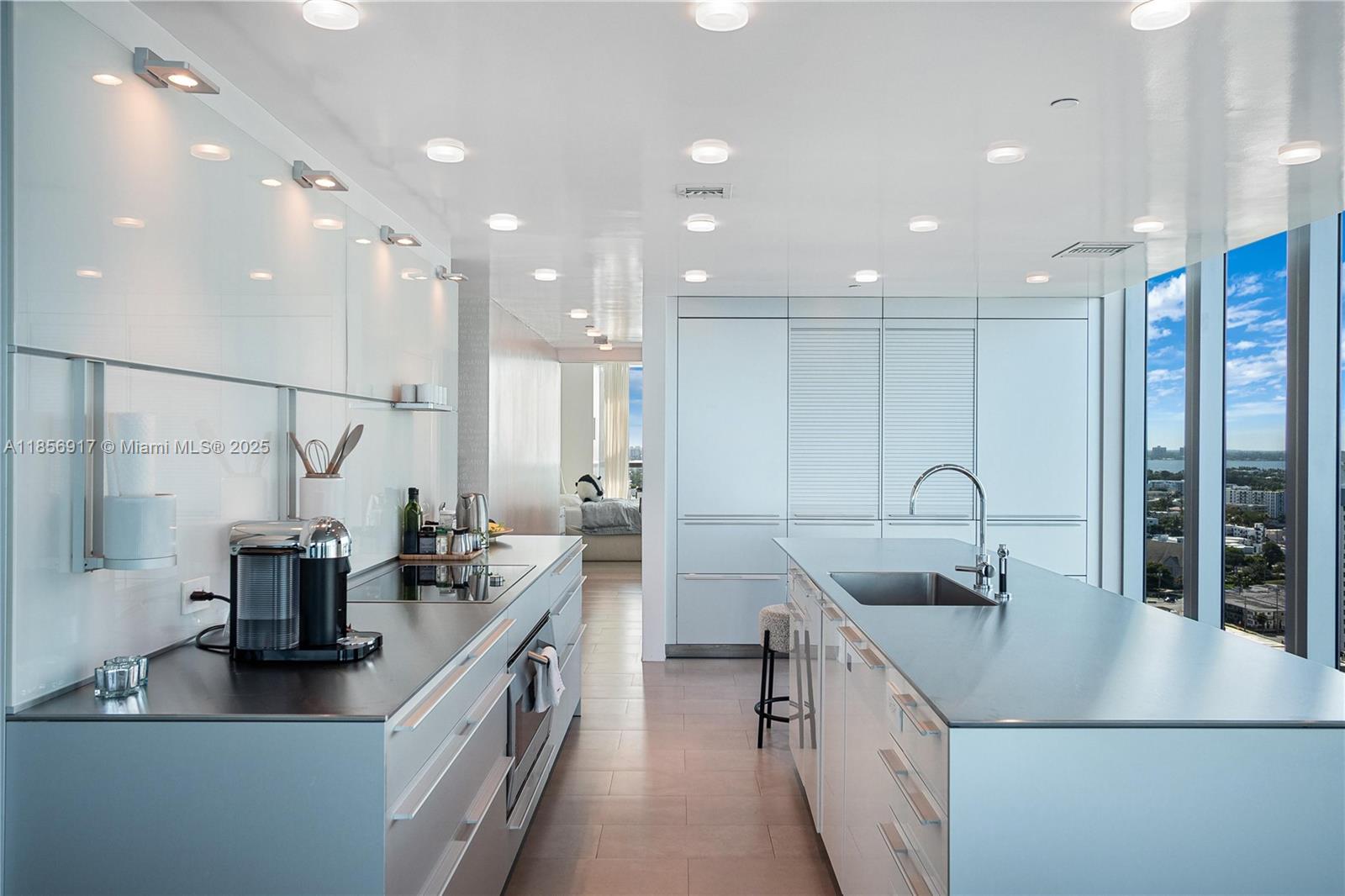 6799 Collins Ave # 02 Unit: LPH01 & 02