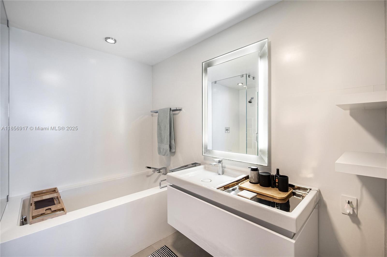 6799 Collins Ave # 02 Unit: LPH01 & 02