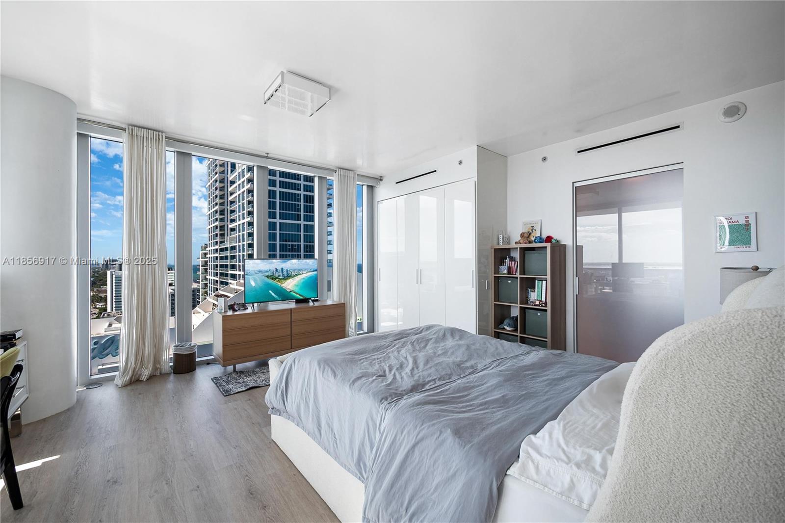 6799 Collins Ave # 02 Unit: LPH01 & 02