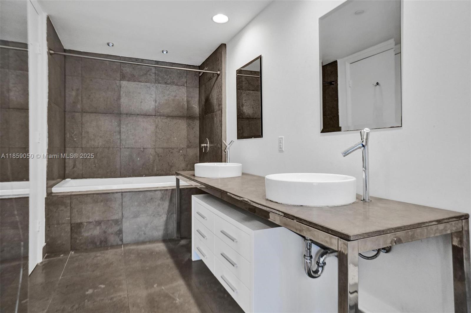 475 Brickell Ave # 1714