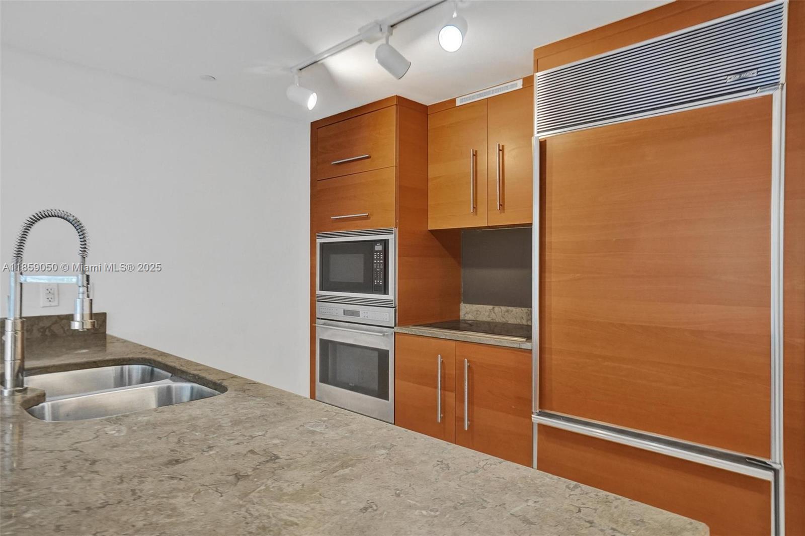475 Brickell Ave # 1714