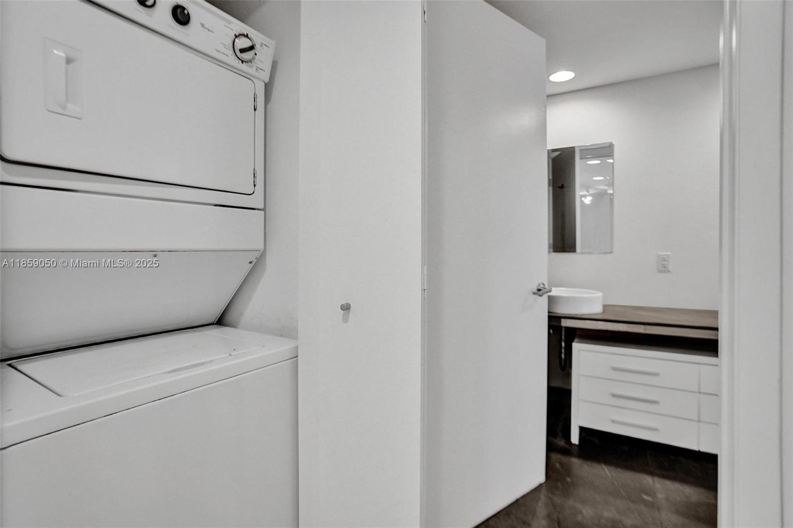 475 Brickell Ave # 1714