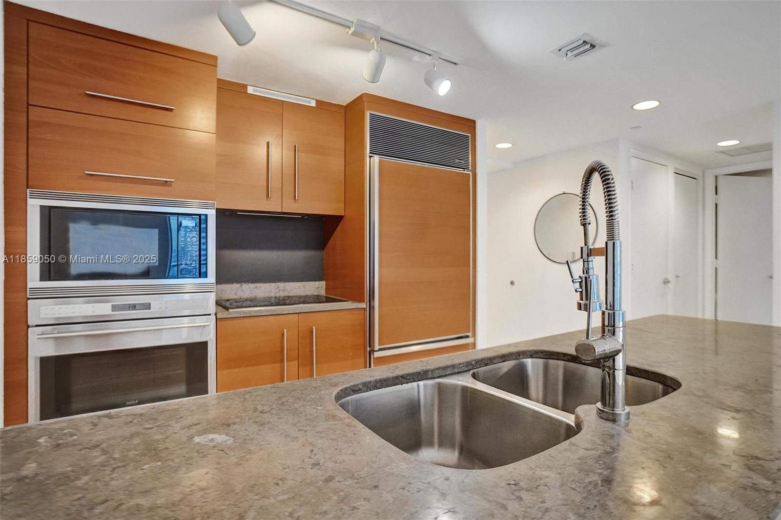 475 Brickell Ave # 1714