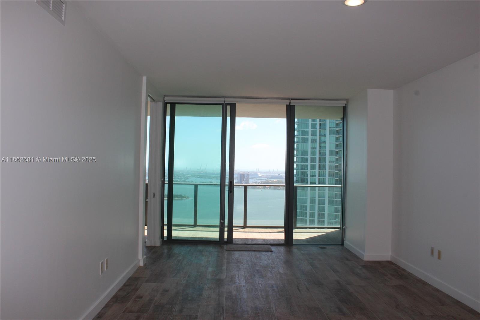 650 NE 32nd St # 3703