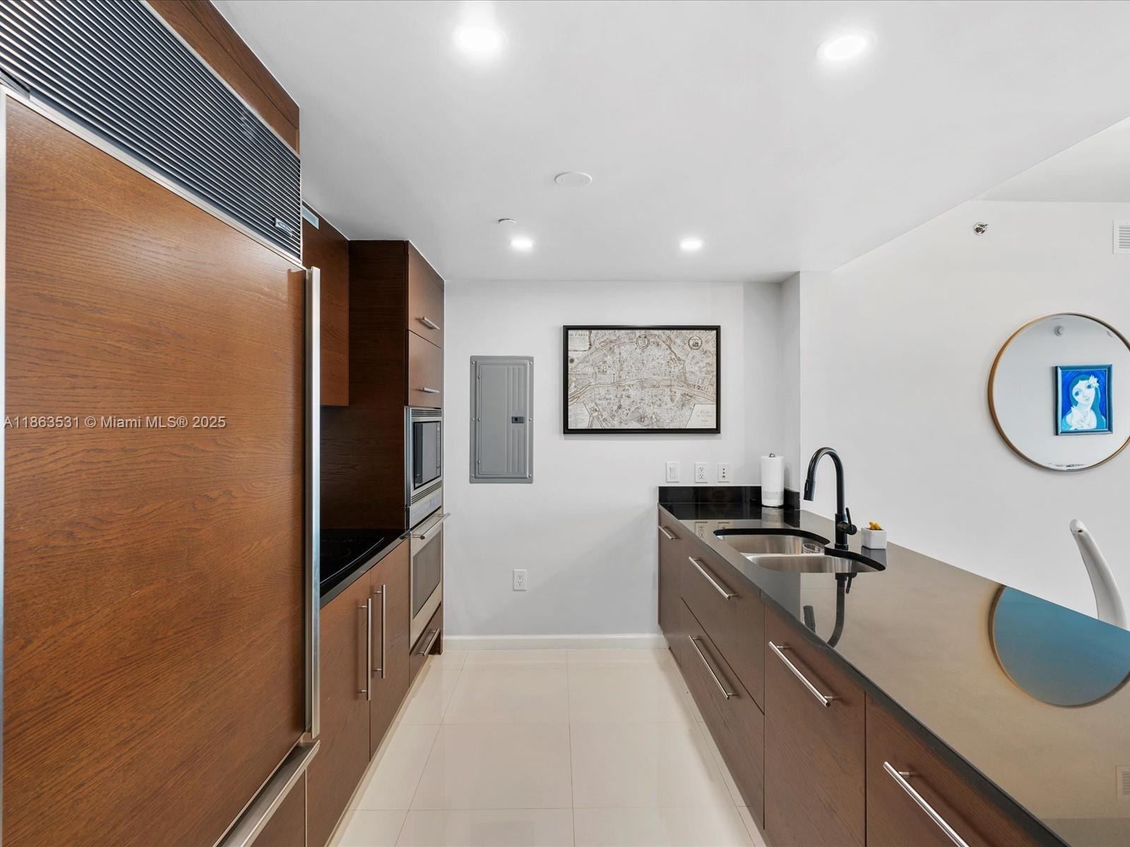 465 Brickell Ave # 4605