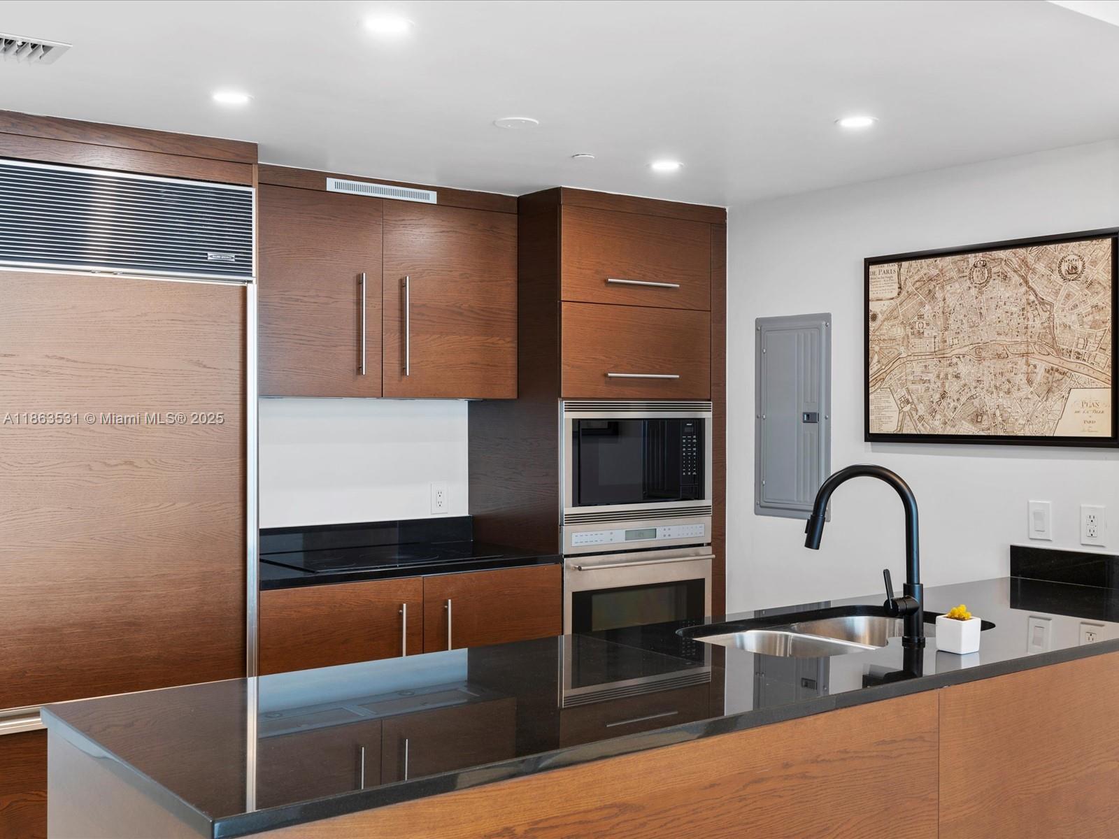465 Brickell Ave # 4605