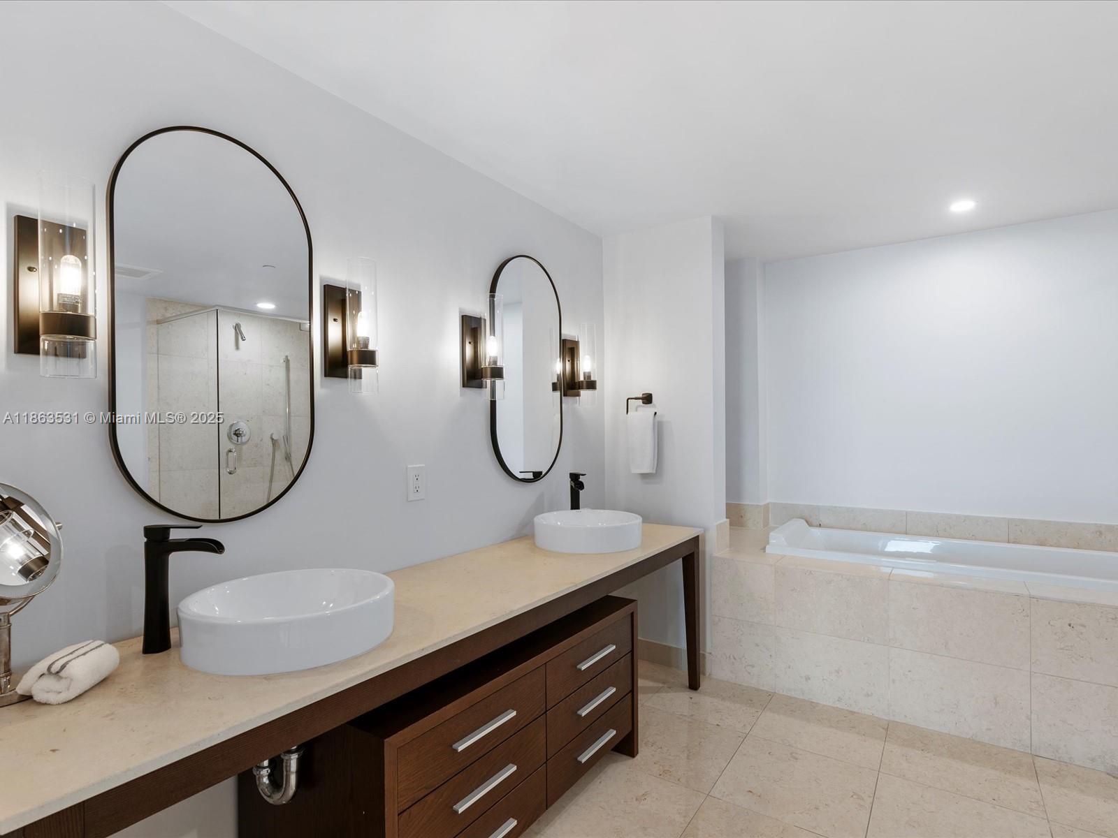 465 Brickell Ave # 4605