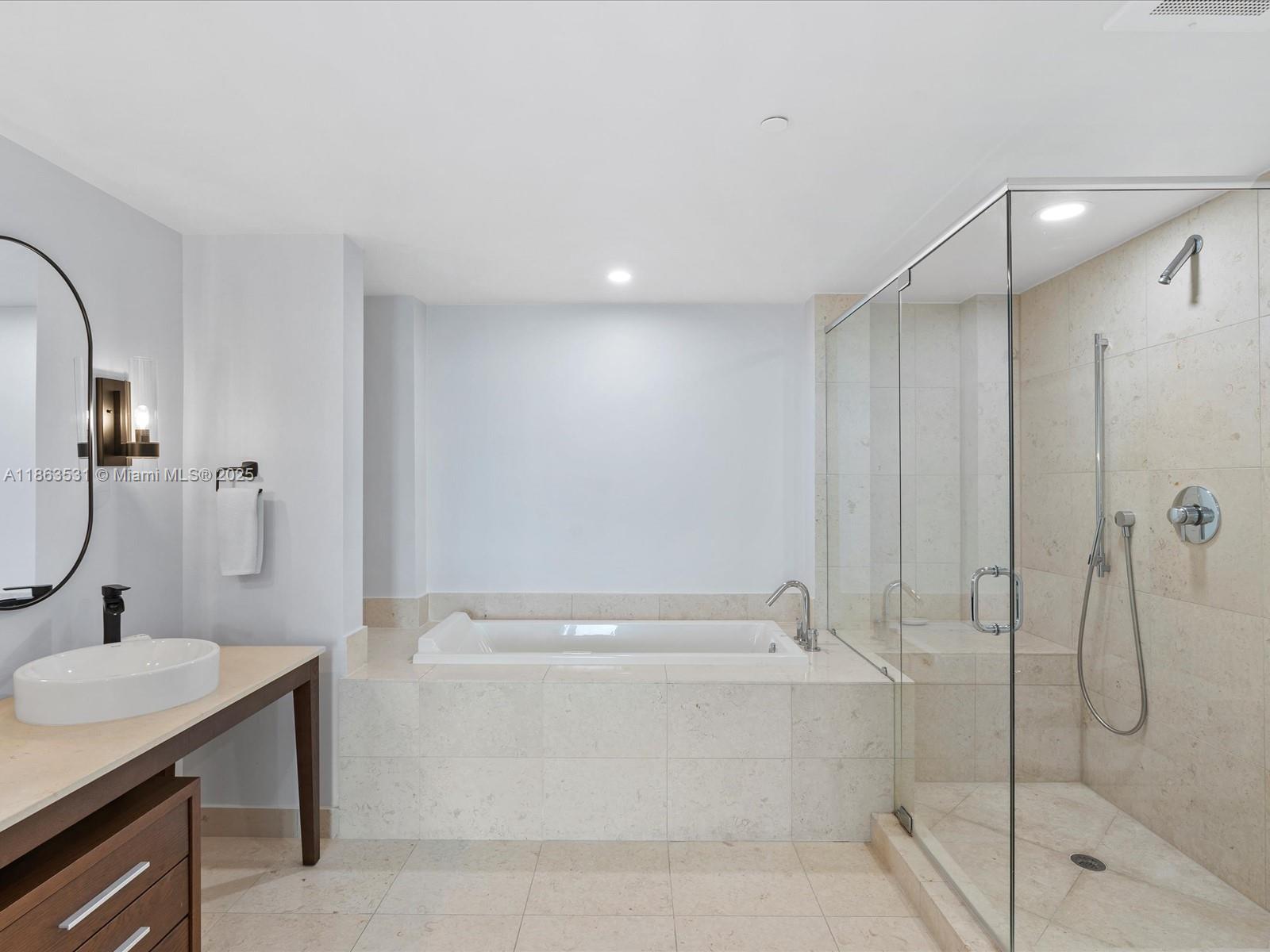 465 Brickell Ave # 4605