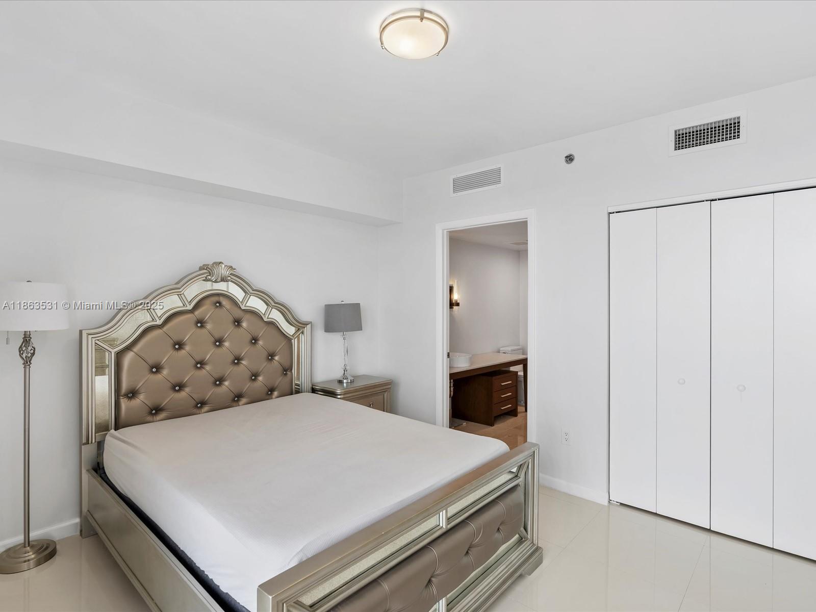 465 Brickell Ave # 4605