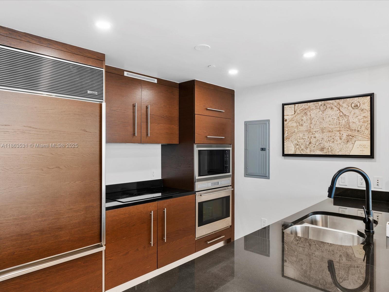 465 Brickell Ave # 4605
