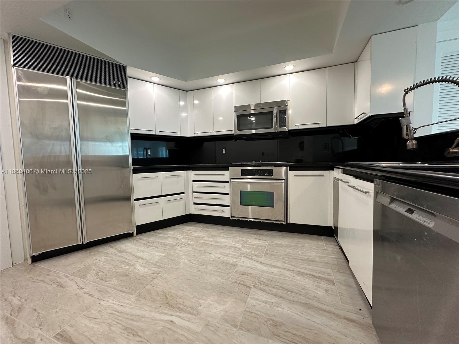 2127 Brickell Ave # 1504