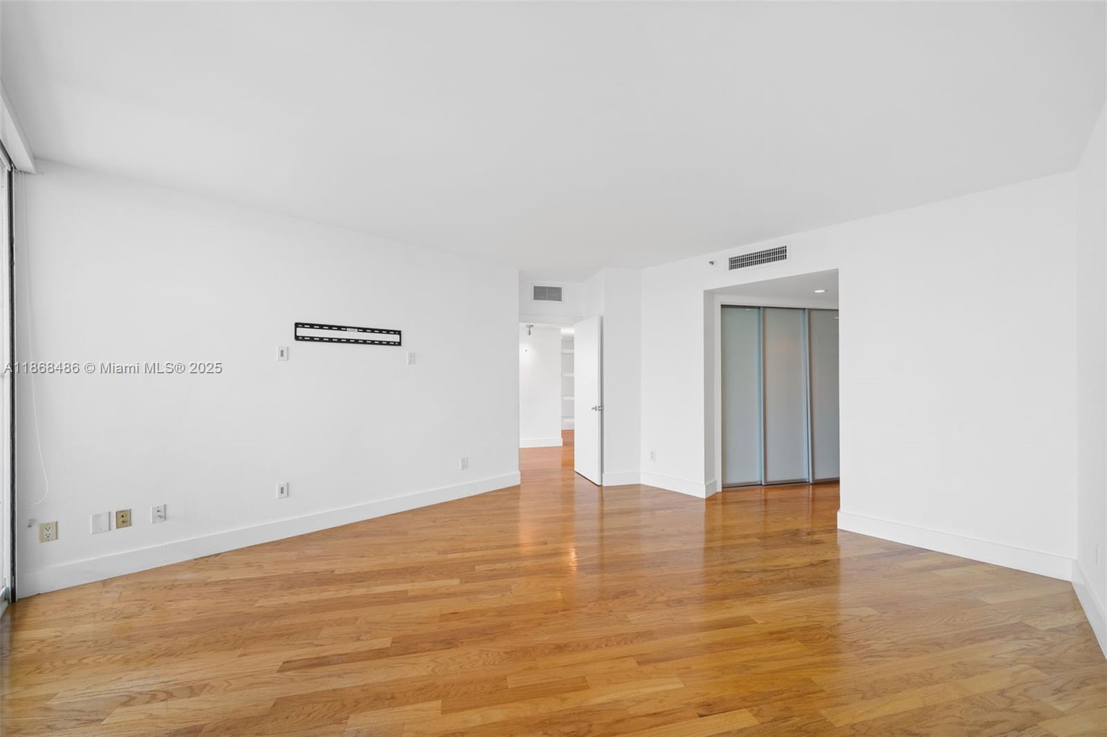 2127 Brickell Ave # 1504