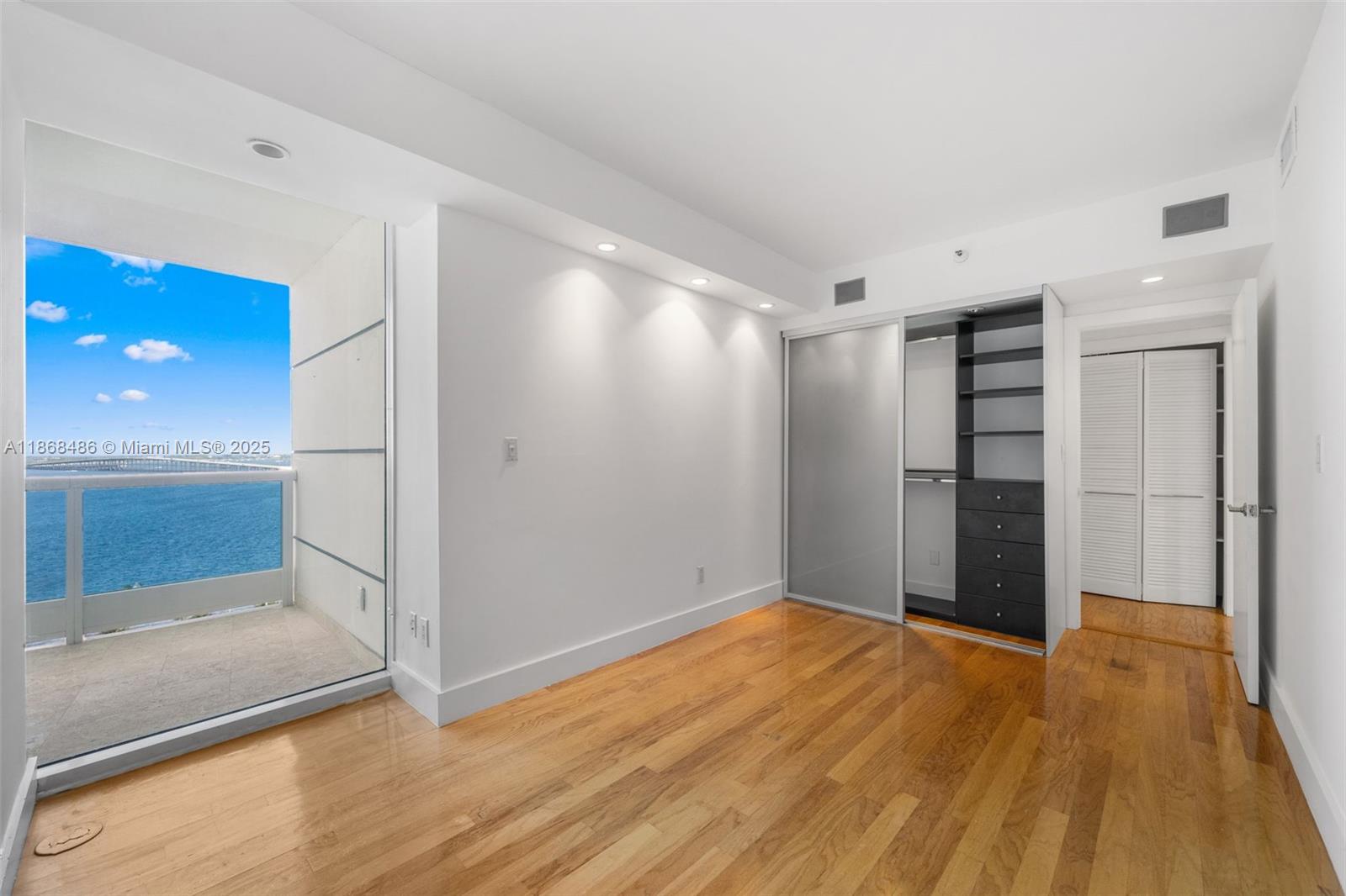 2127 Brickell Ave # 1504