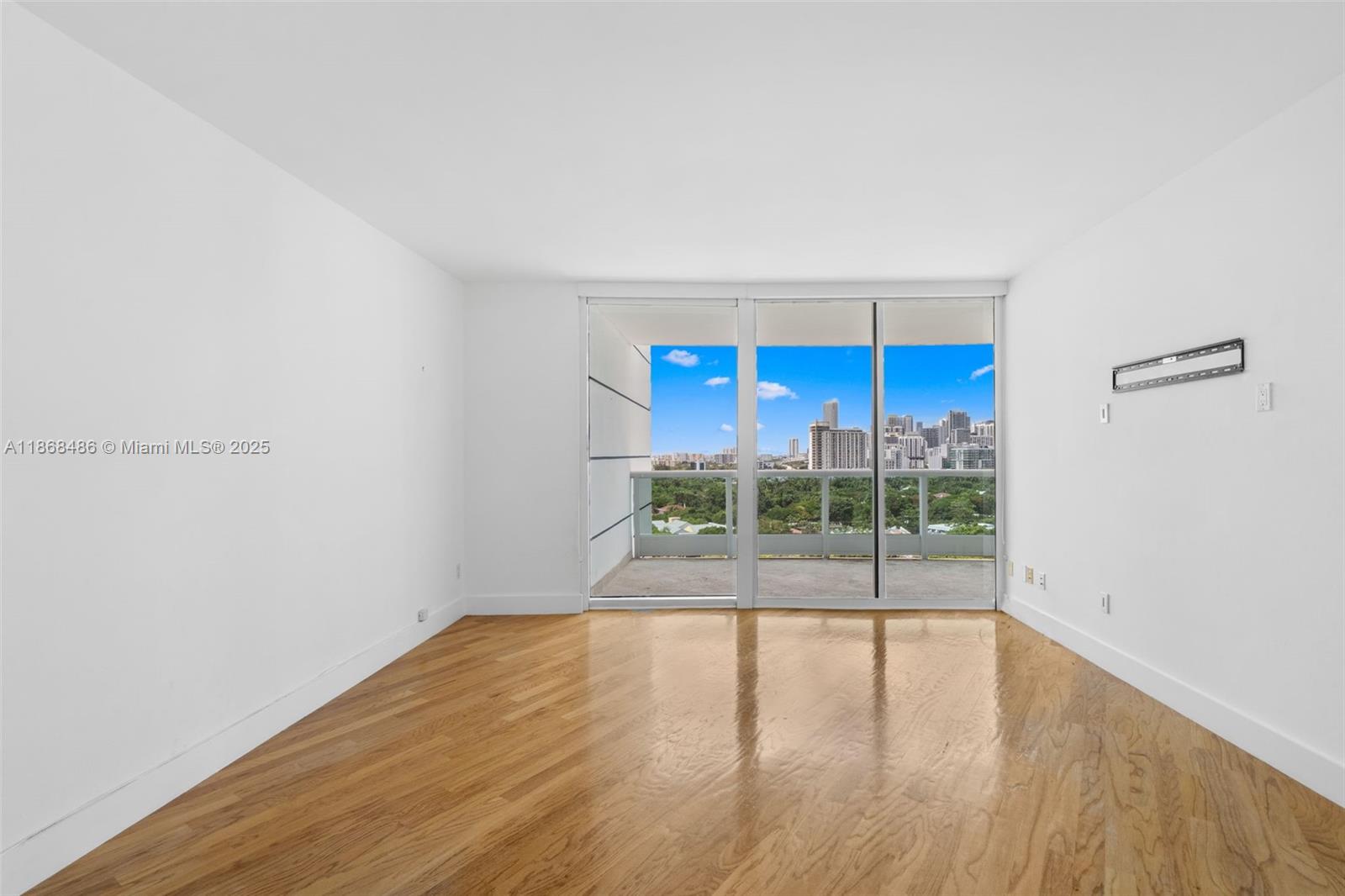 2127 Brickell Ave # 1504