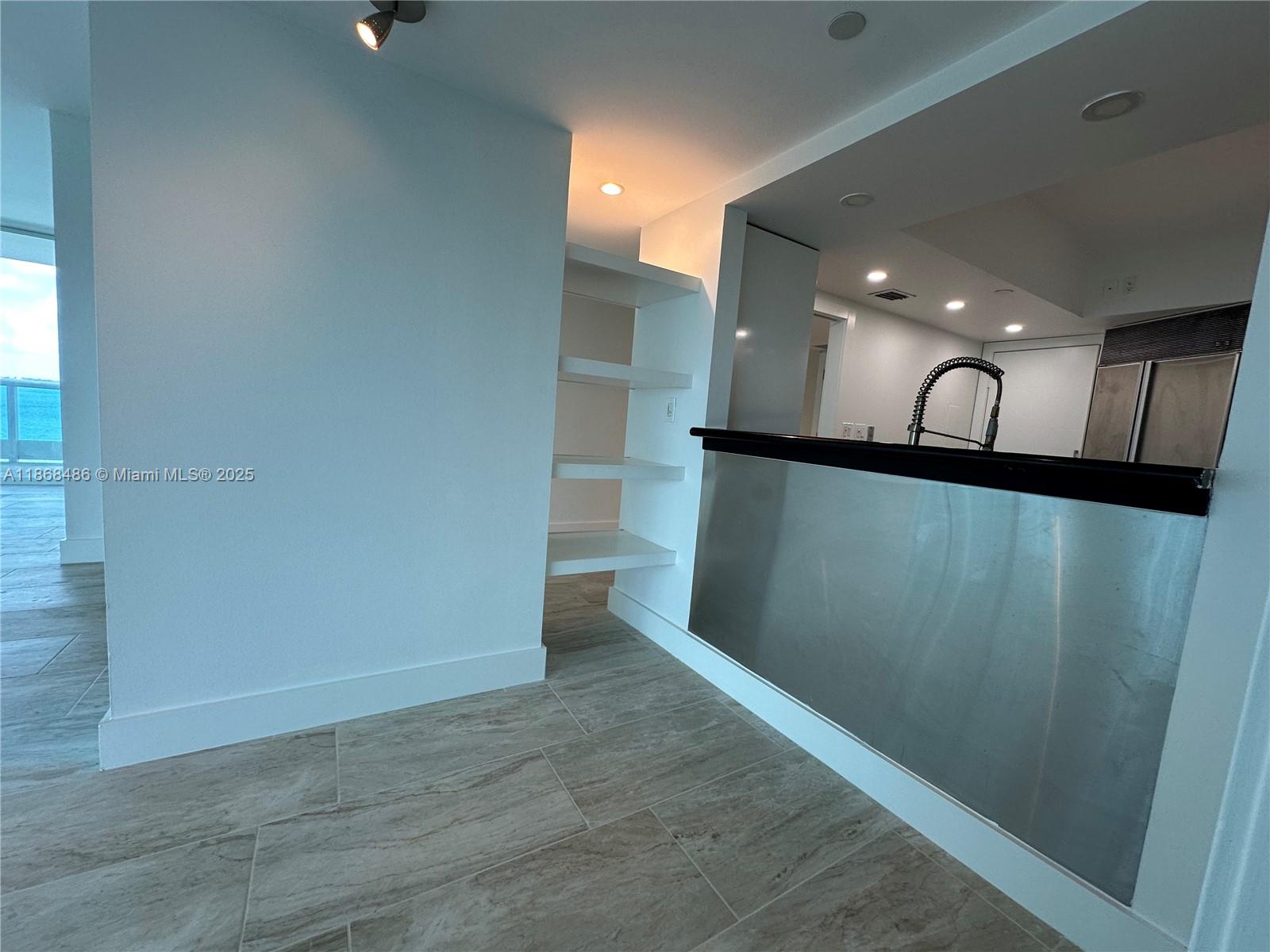 2127 Brickell Ave # 1504