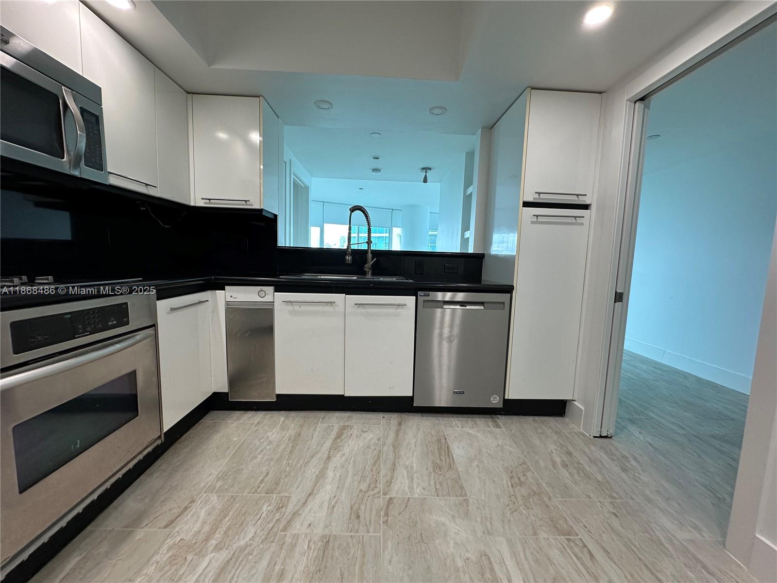 2127 Brickell Ave # 1504