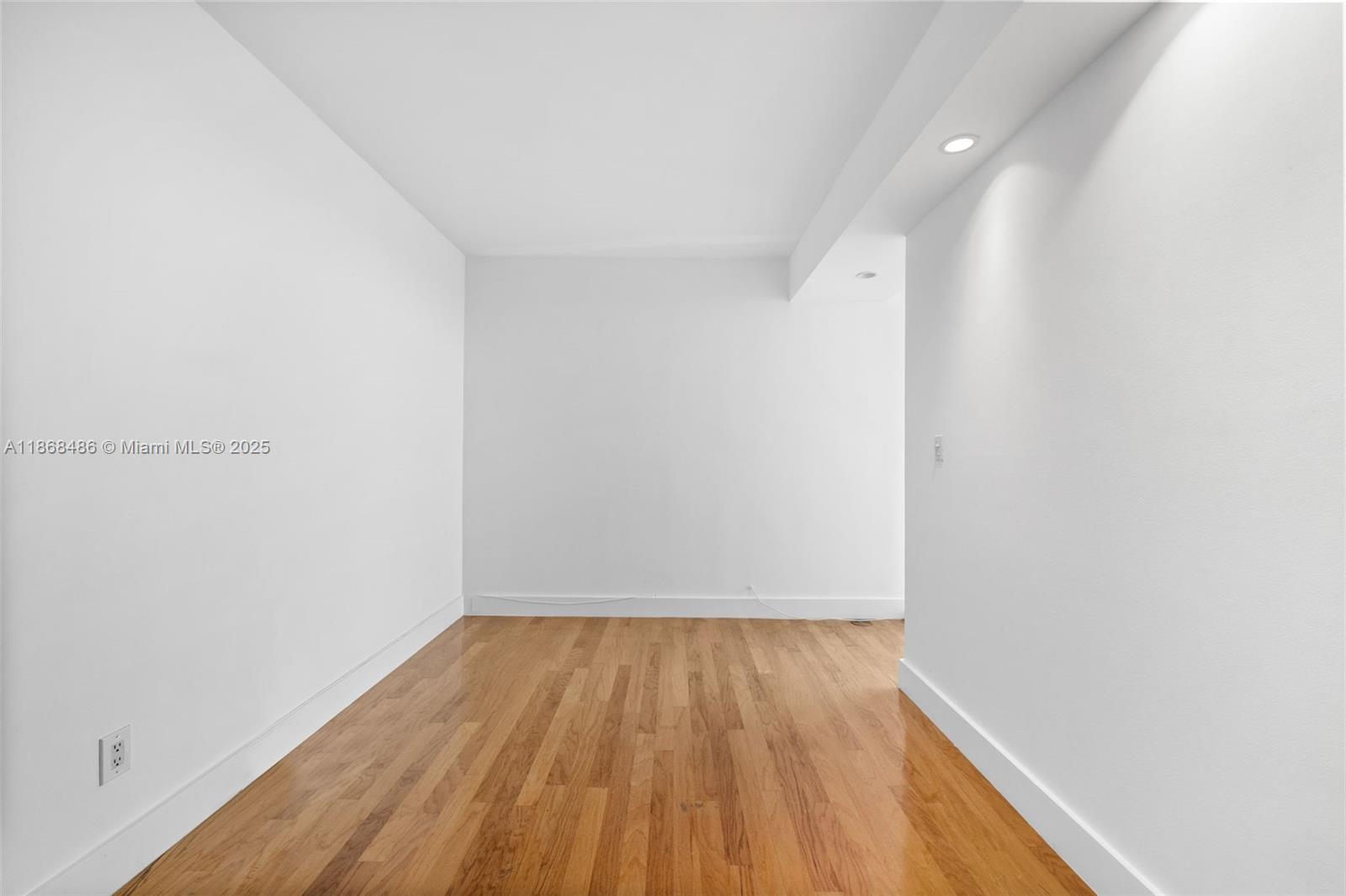 2127 Brickell Ave # 1504