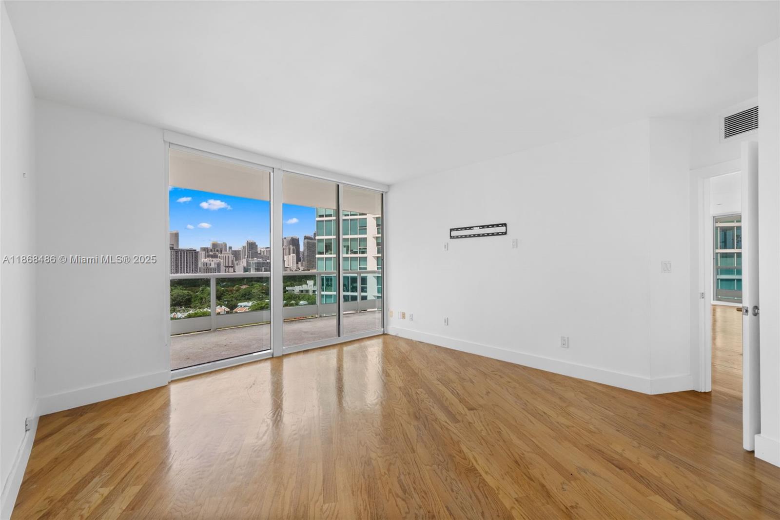 2127 Brickell Ave # 1504