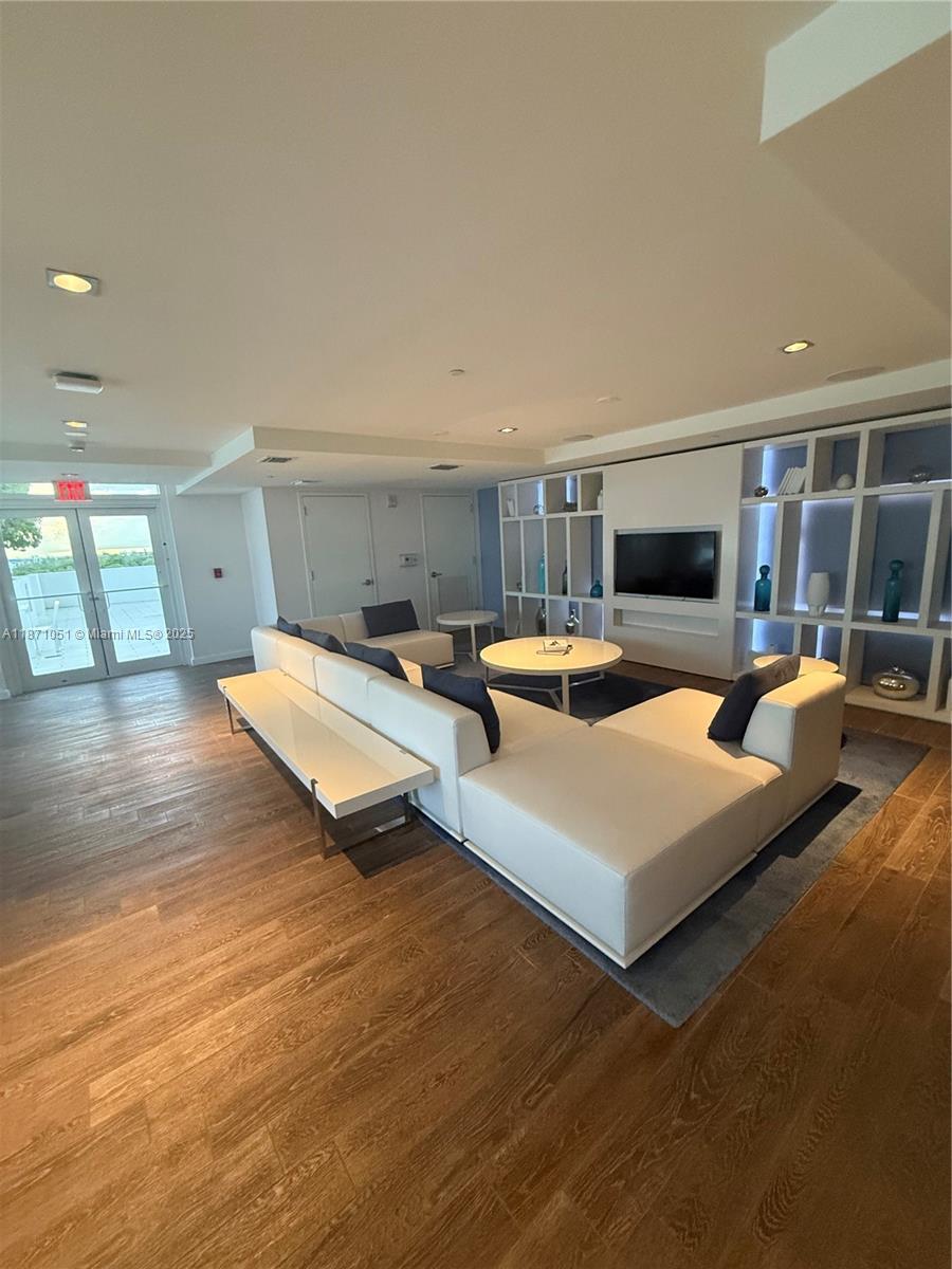 4250 Biscayne Blvd # 817