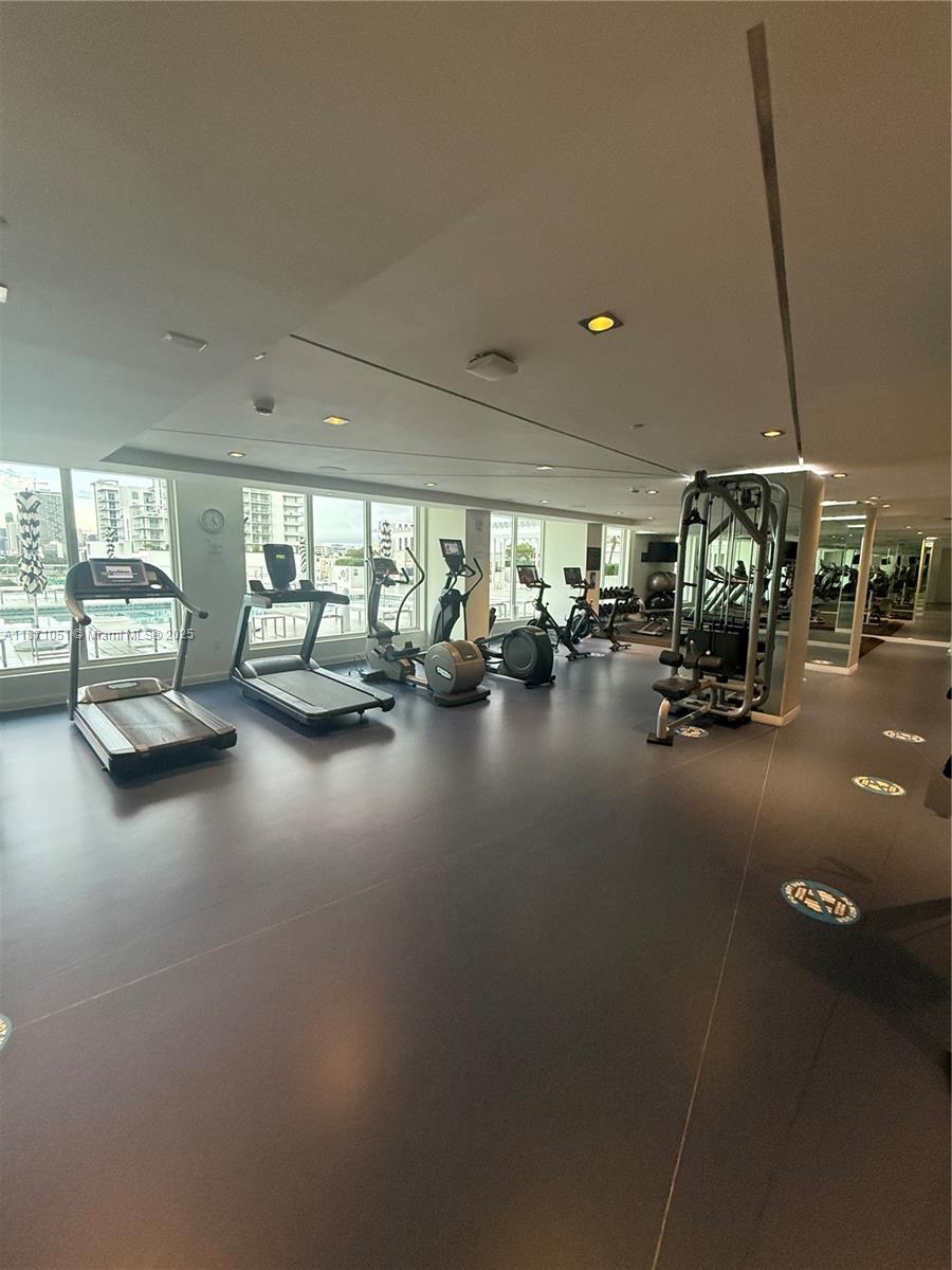 4250 Biscayne Blvd # 817