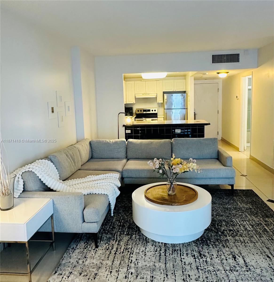 2301 Collins Ave # 420