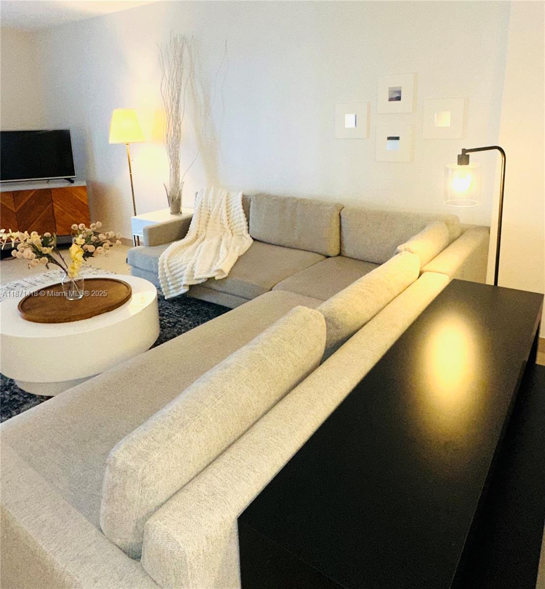 2301 Collins Ave # 420