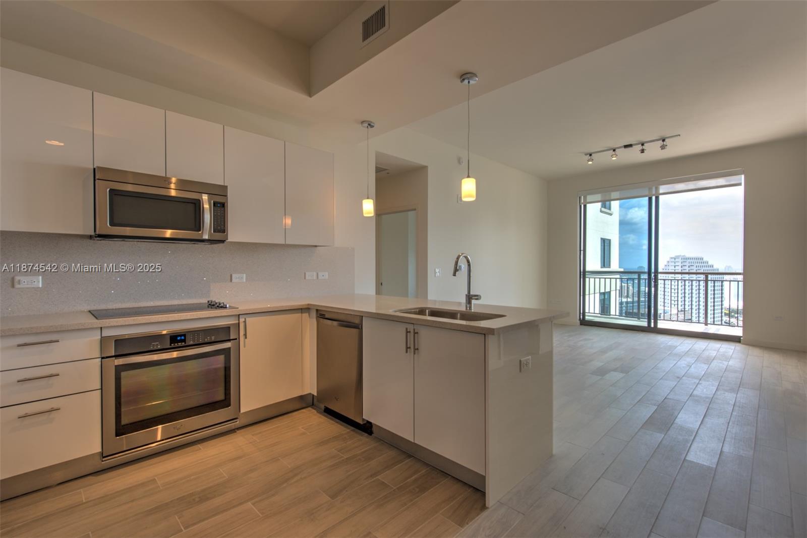 999 SW 1st Ave Unit: PH08