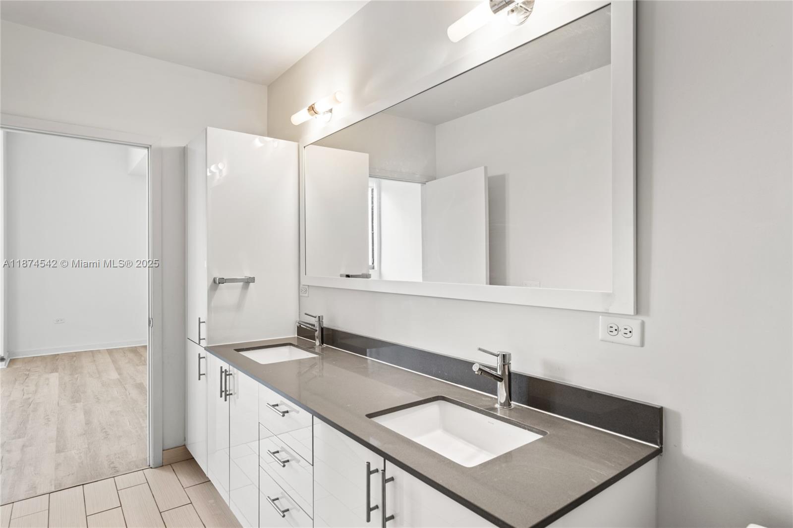 999 SW 1st Ave Unit: PH08