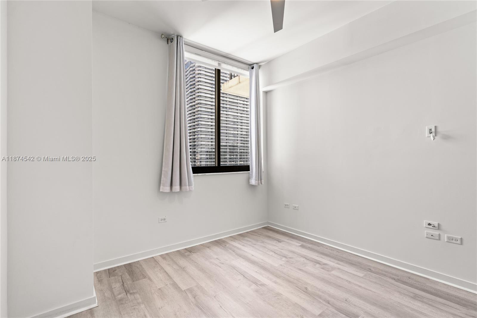 999 SW 1st Ave Unit: PH08