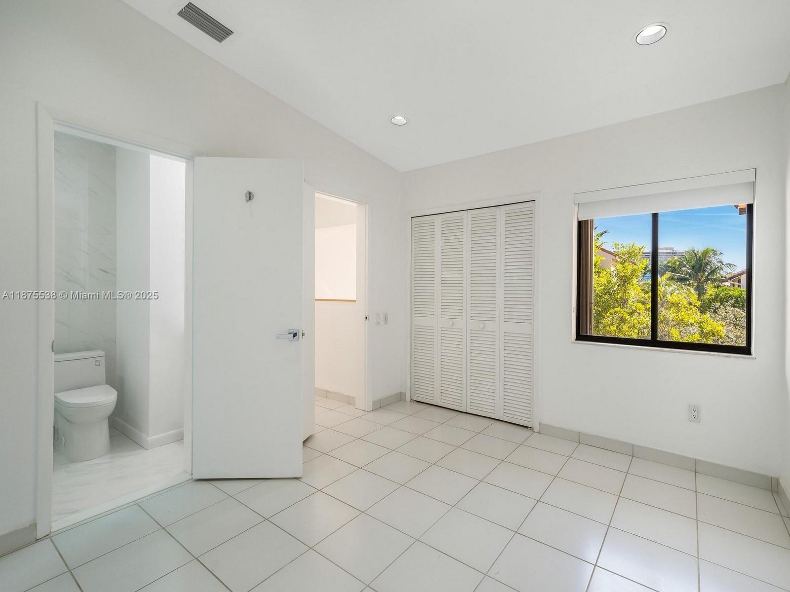 2000 S Bayshore Dr # 61