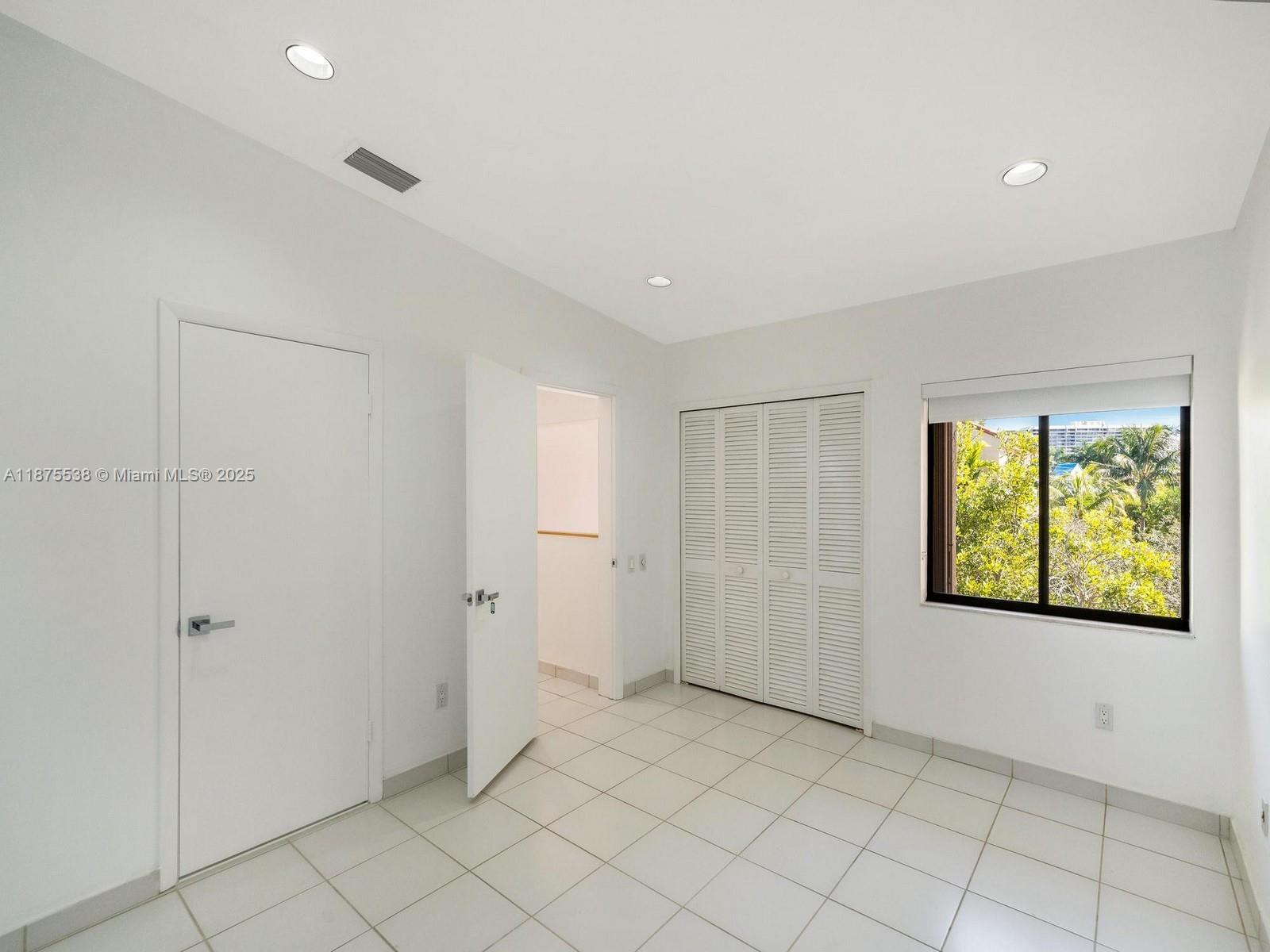 2000 S Bayshore Dr # 61