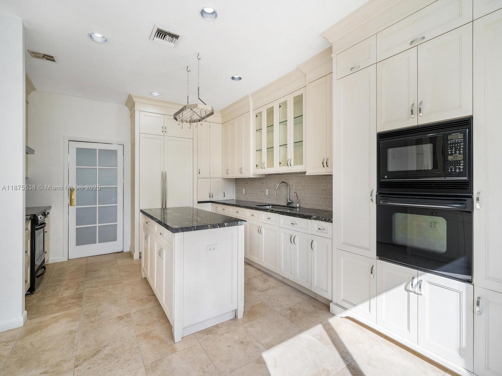 2000 S Bayshore Dr # 61