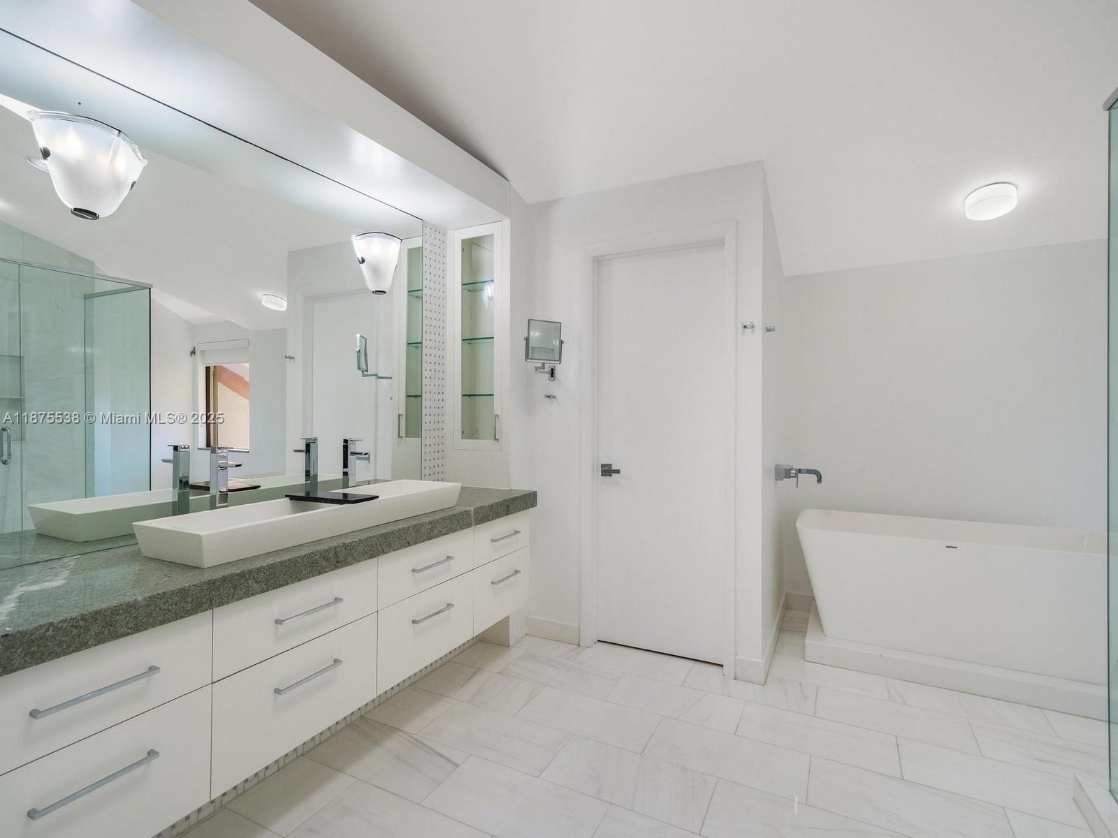 2000 S Bayshore Dr # 61