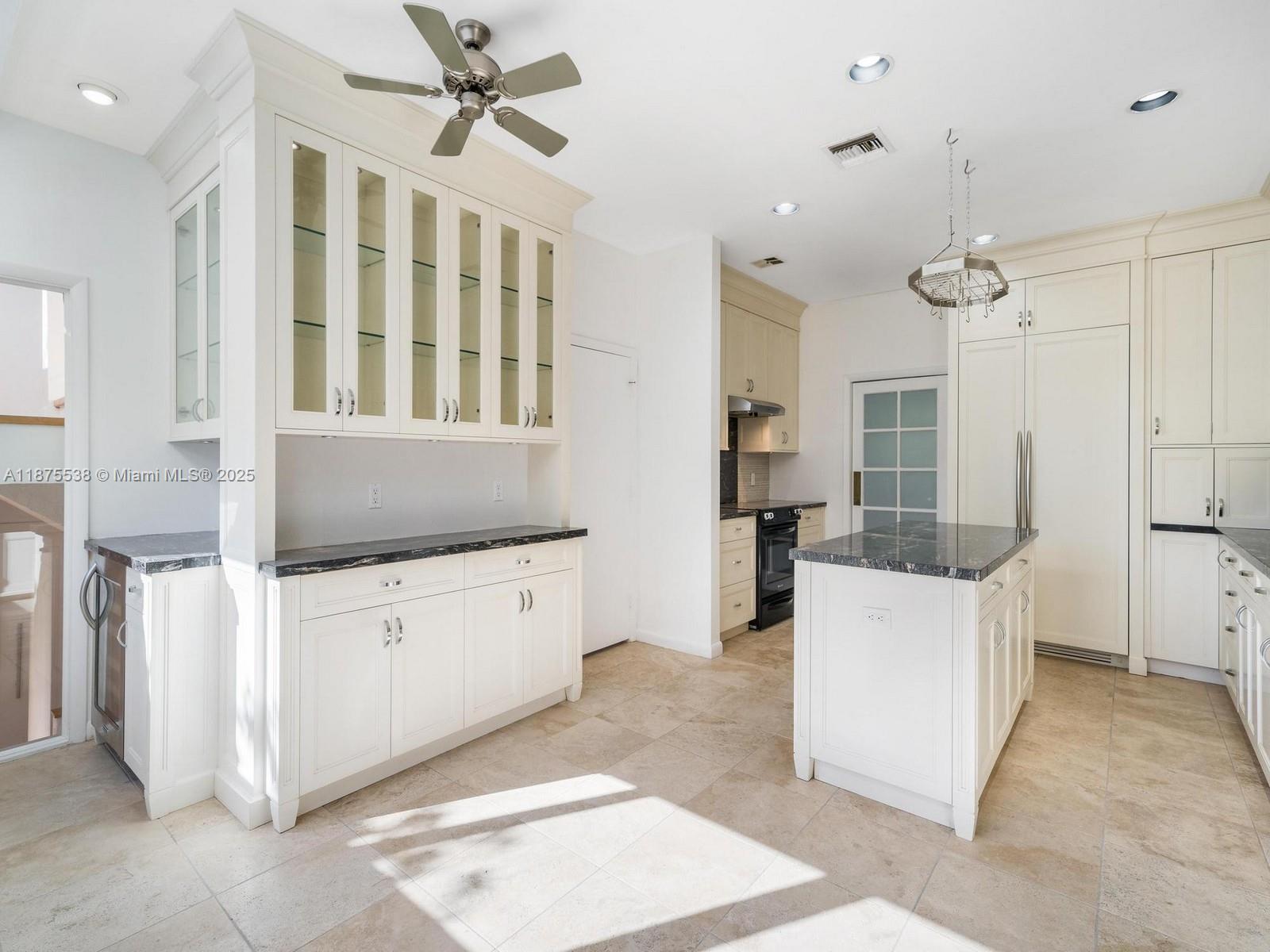2000 S Bayshore Dr # 61