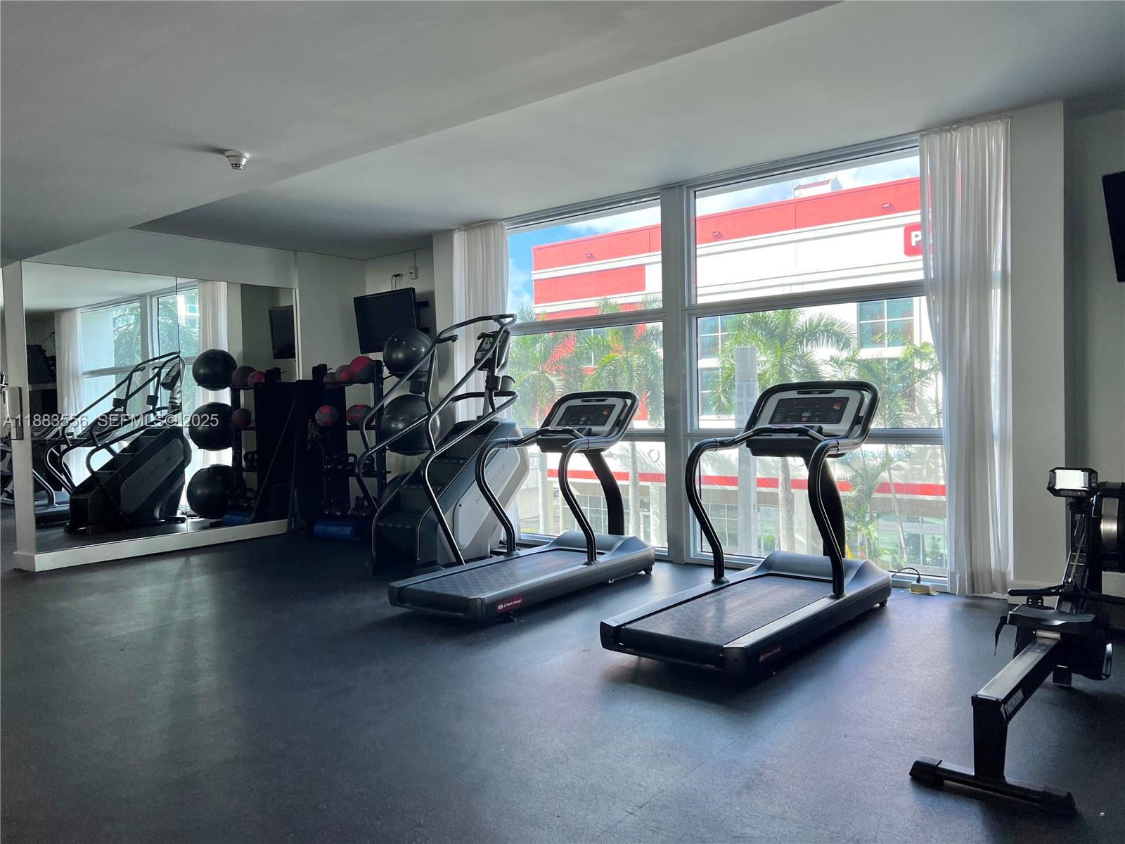 350 NE 24th St # 909