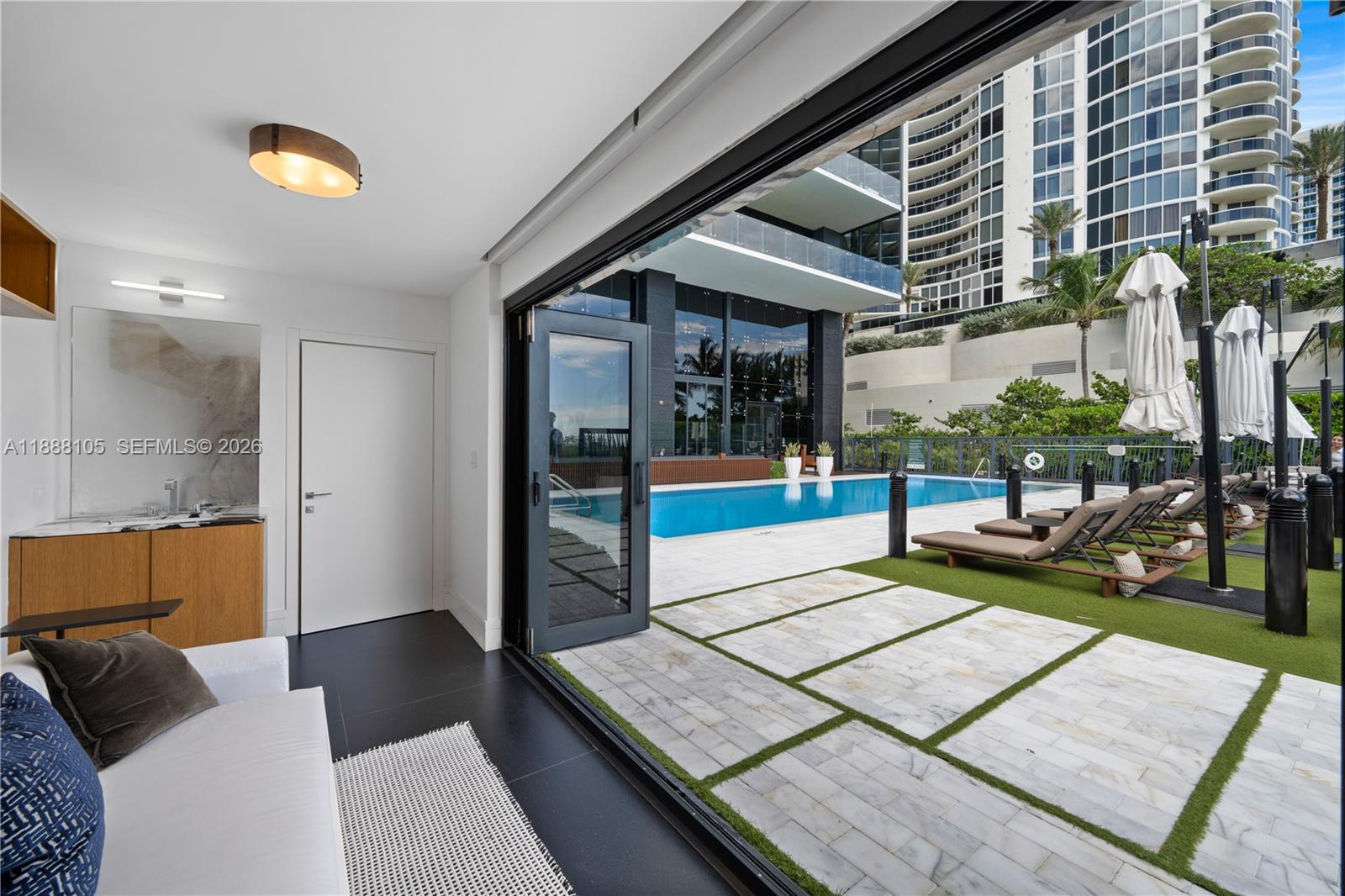 17141 Collins Ave # 1, Sunny Isles Beach Unit: LPH-1