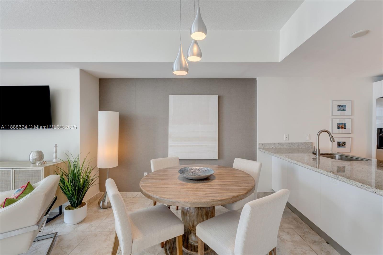 185 SW 7th St # 3605, Miami Unit: 3605