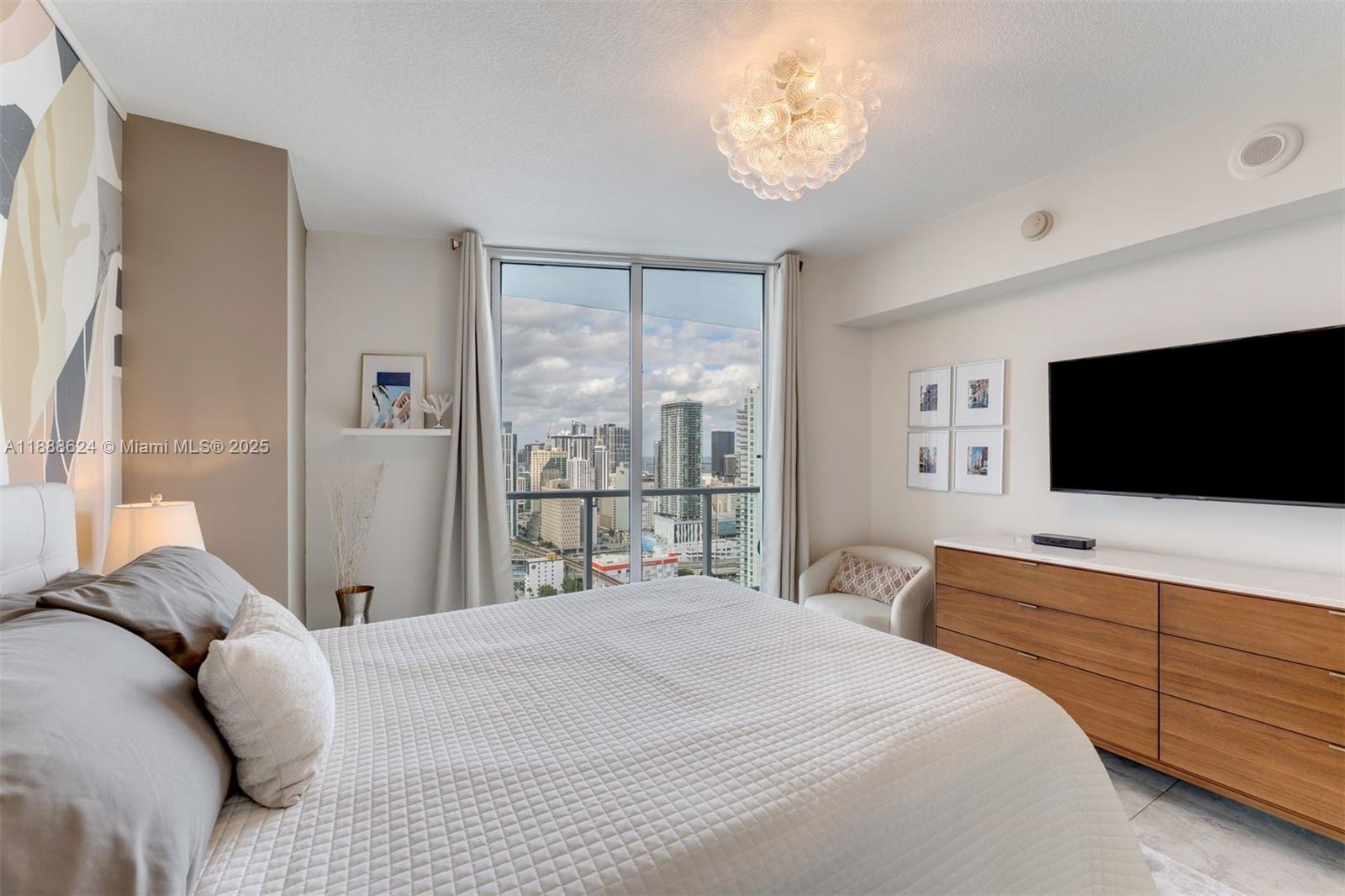 185 SW 7th St # 3605, Miami Unit: 3605