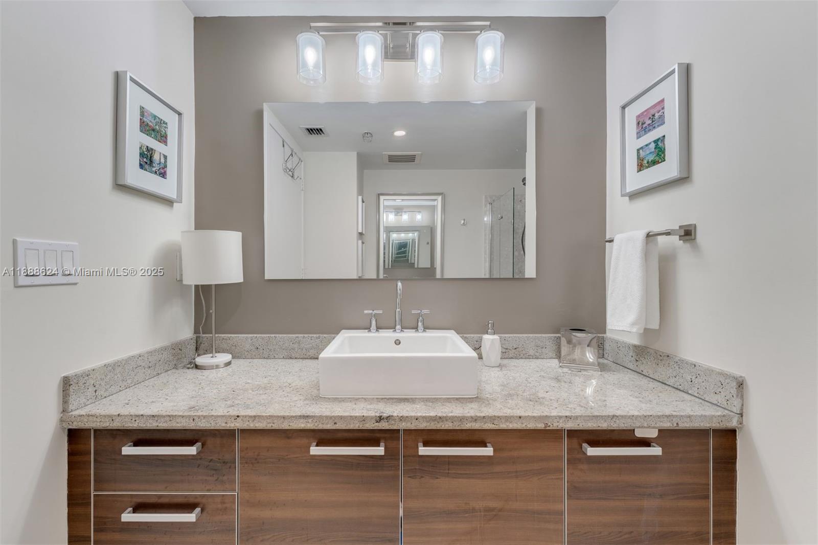 185 SW 7th St # 3605, Miami Unit: 3605