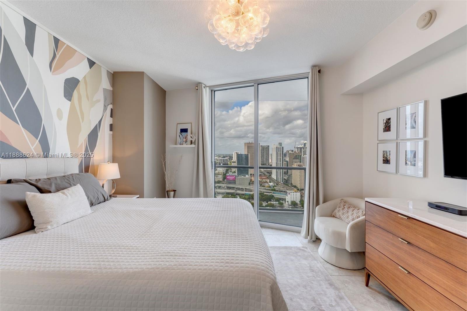 185 SW 7th St # 3605, Miami Unit: 3605