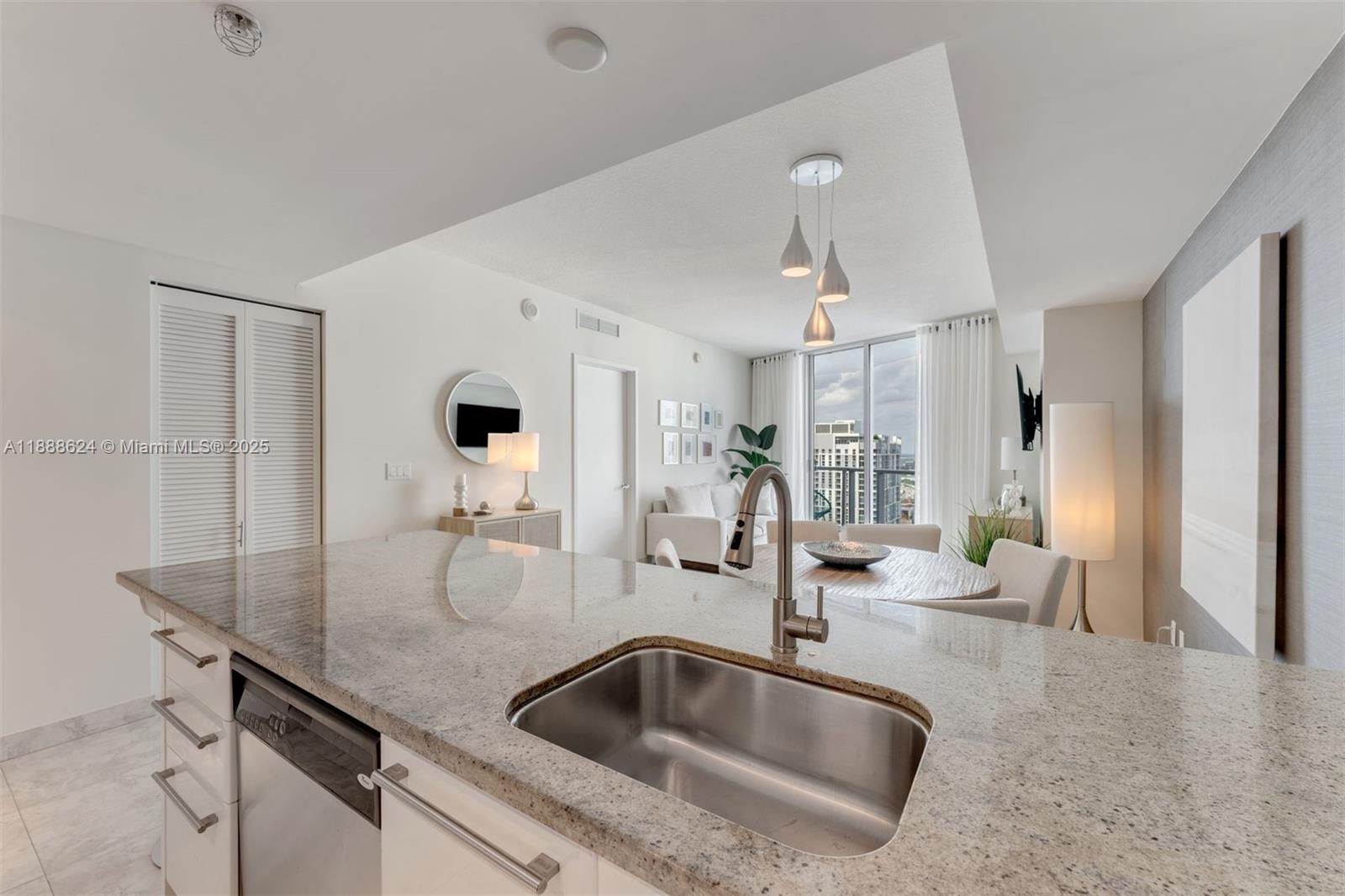 185 SW 7th St # 3605, Miami Unit: 3605