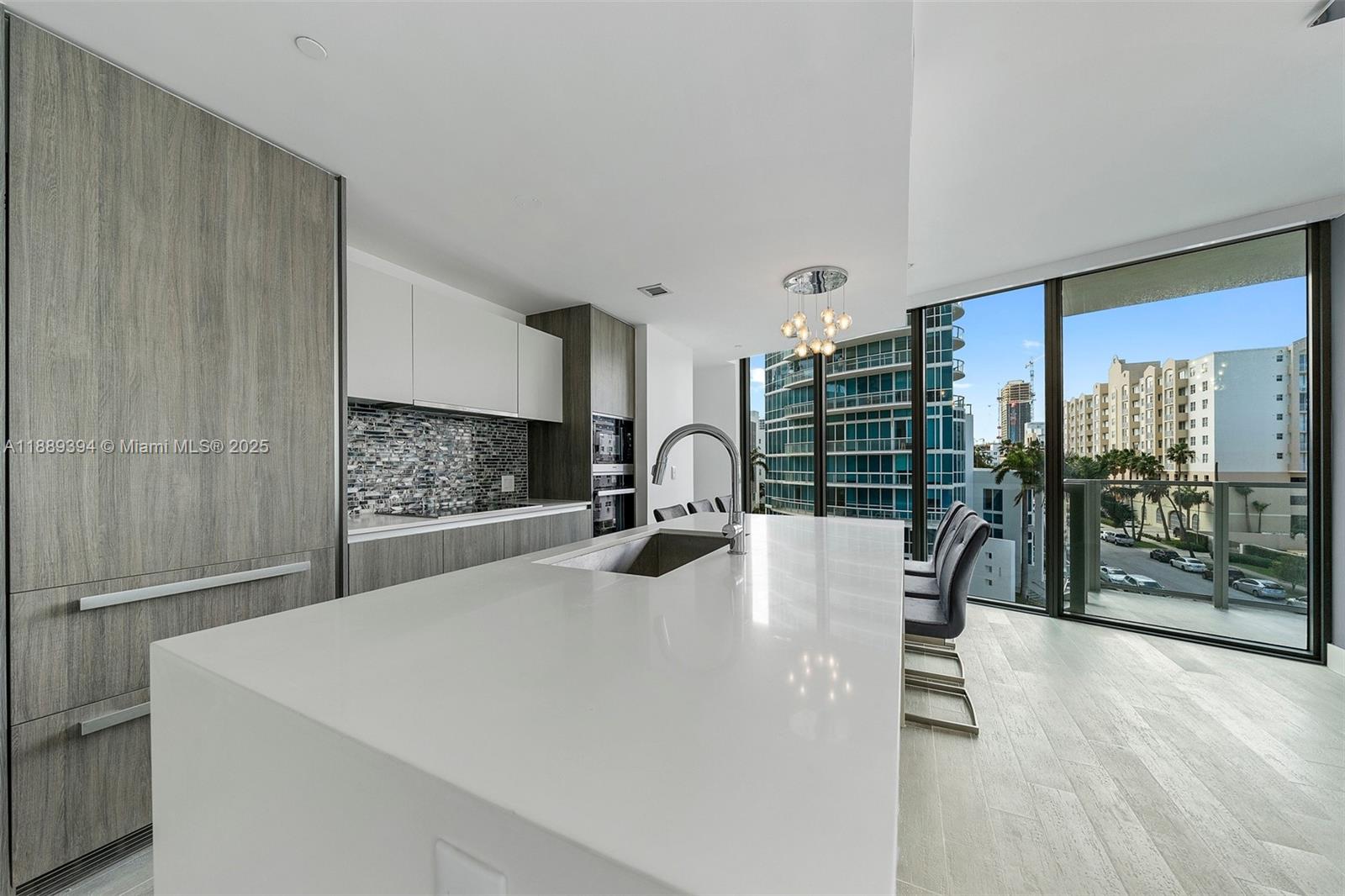 2900 NE 7th Ave # 301