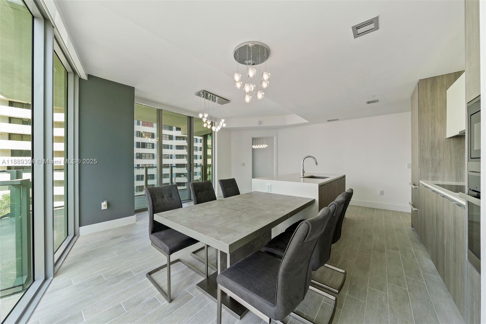 2900 NE 7th Ave # 301