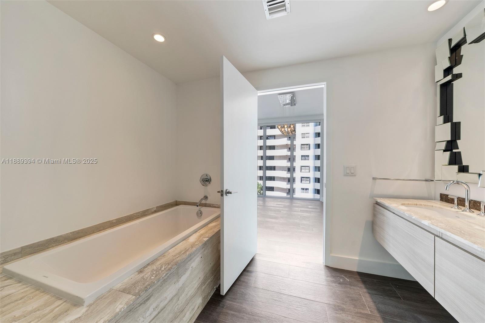 2900 NE 7th Ave # 301