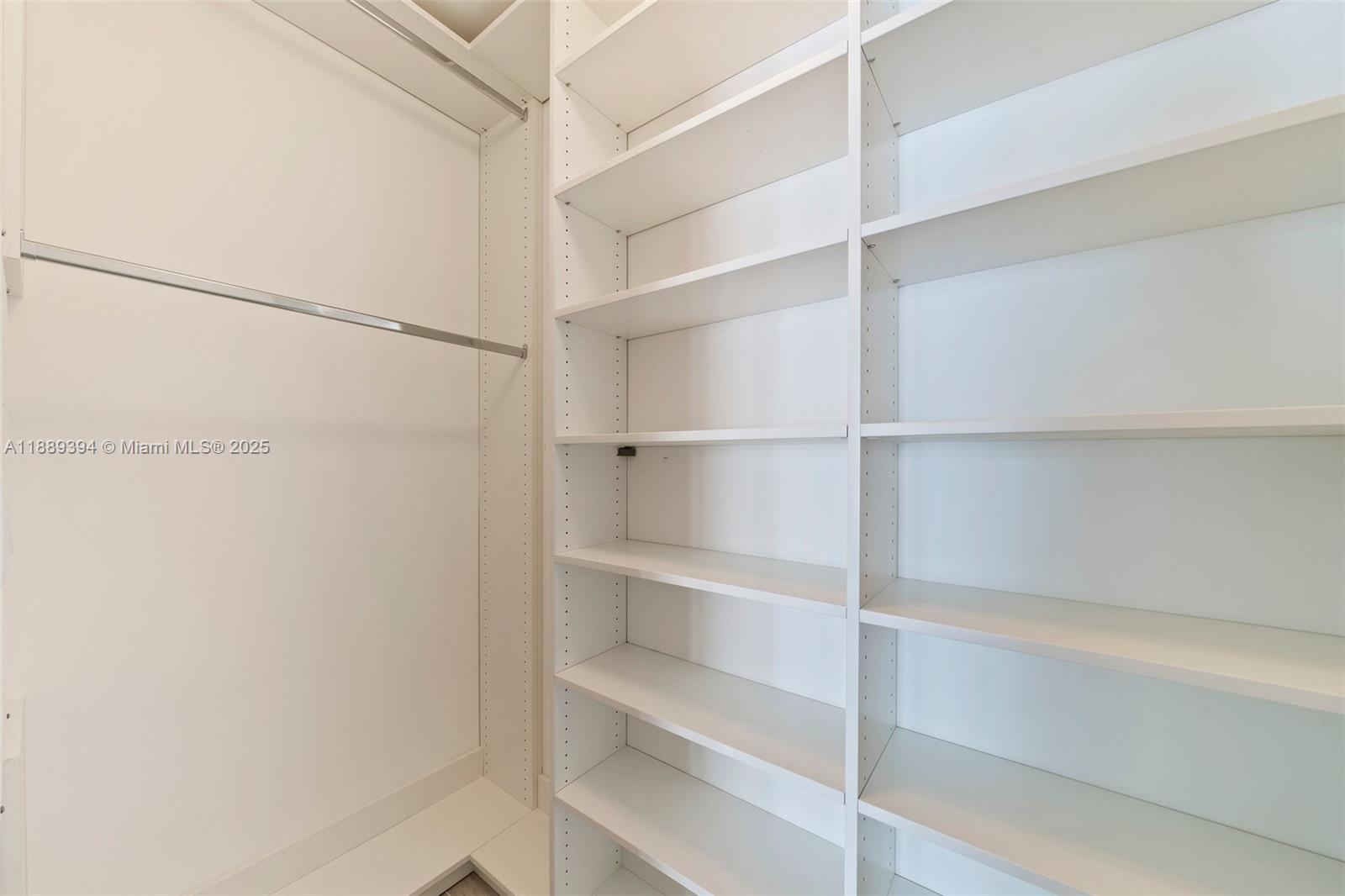 2900 NE 7th Ave # 301
