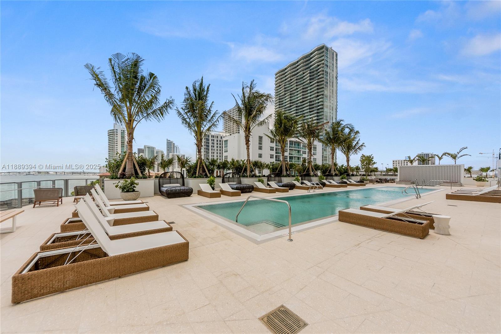2900 NE 7th Ave # 301