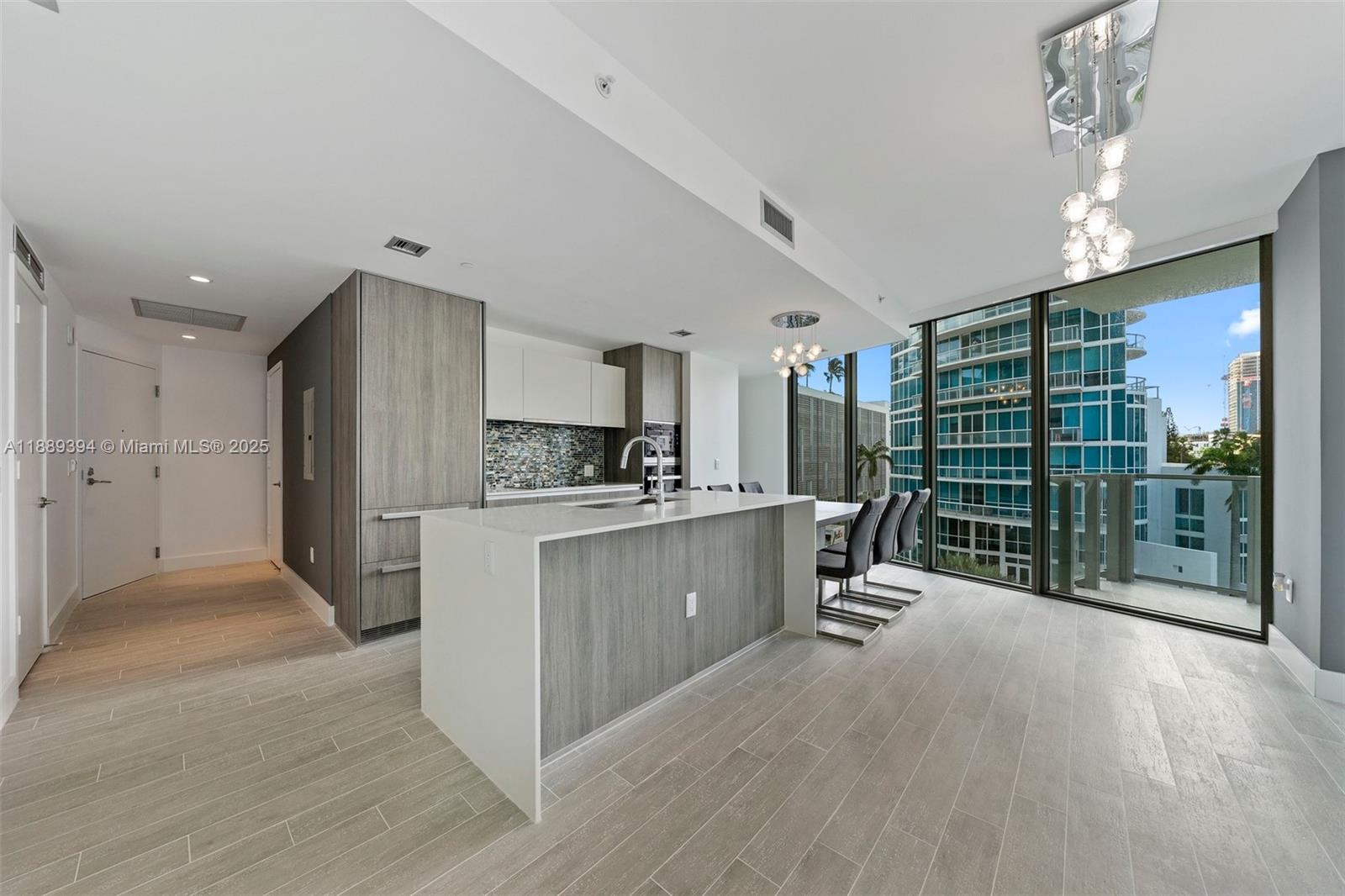 2900 NE 7th Ave # 301