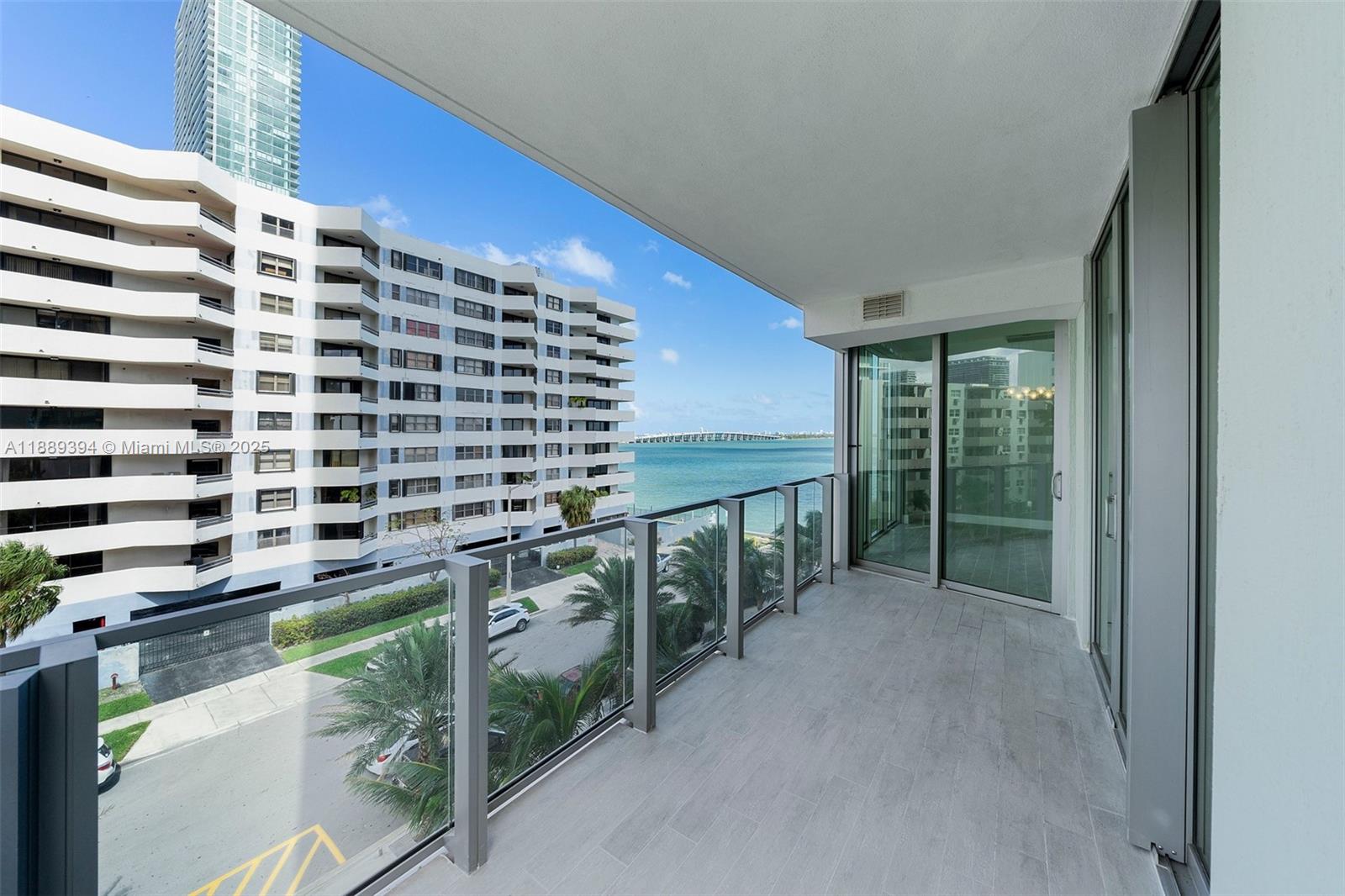 2900 NE 7th Ave # 301