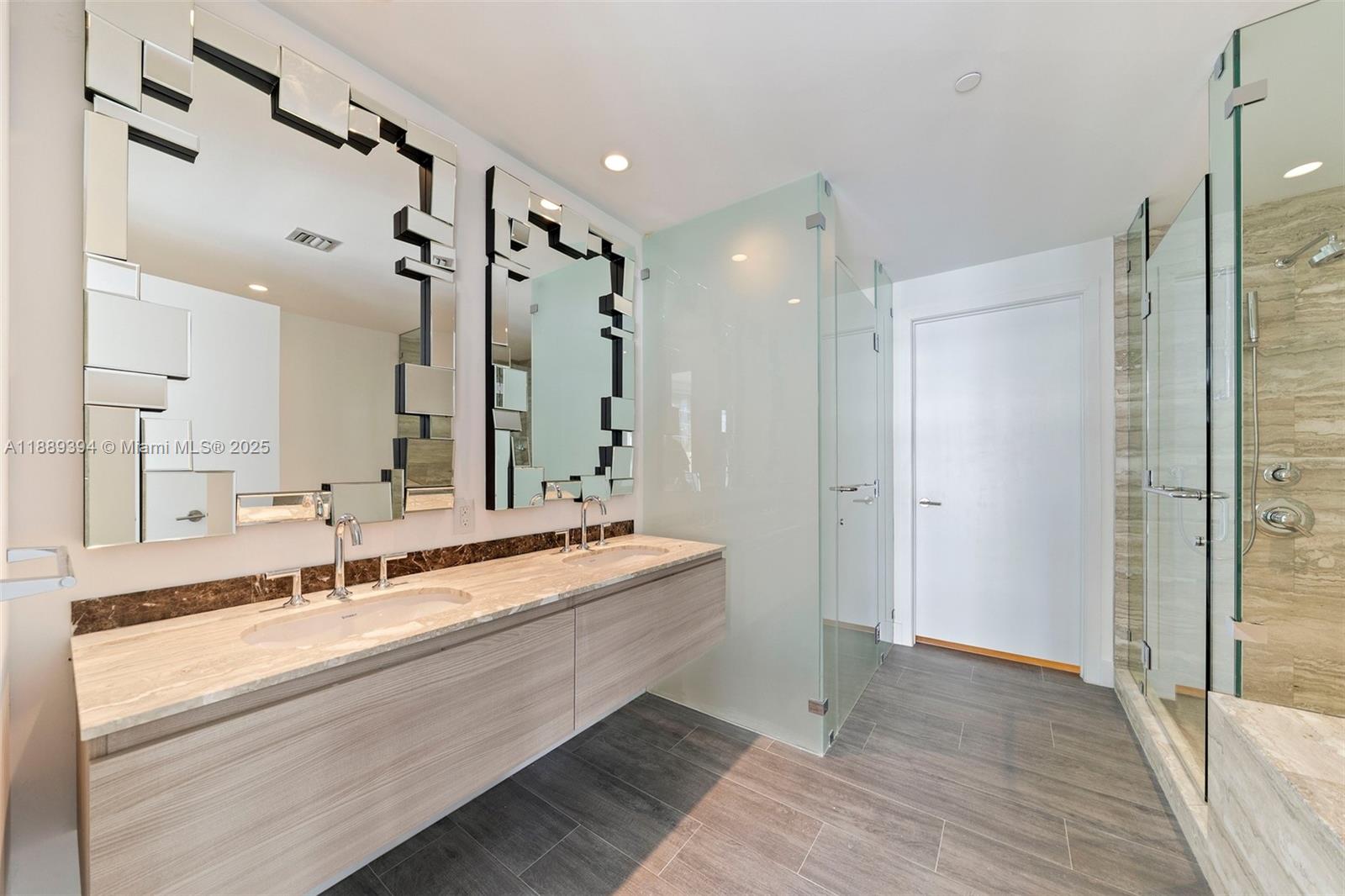 2900 NE 7th Ave # 301